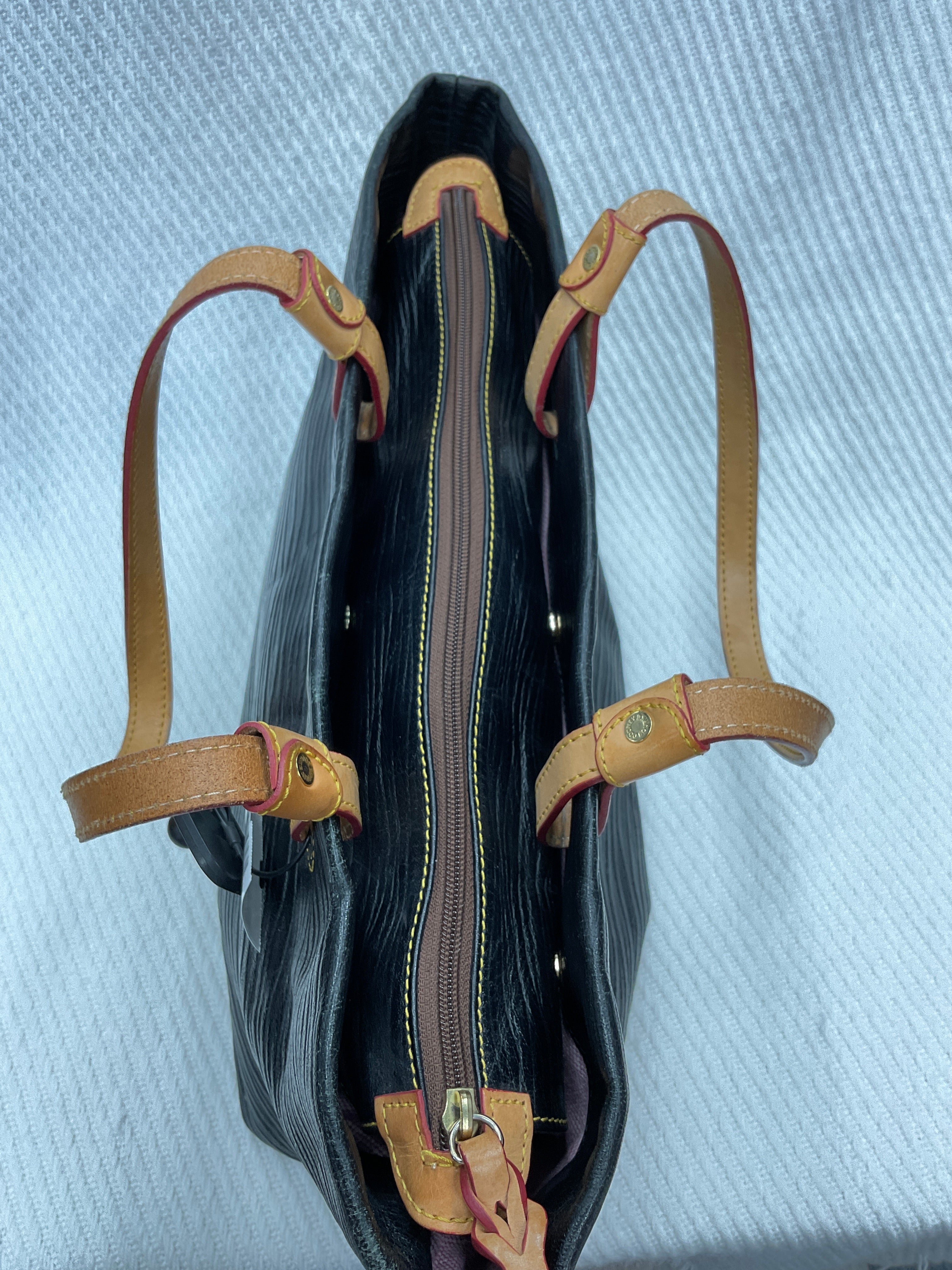 Tote Designer Dooney And Bourke. Size Large