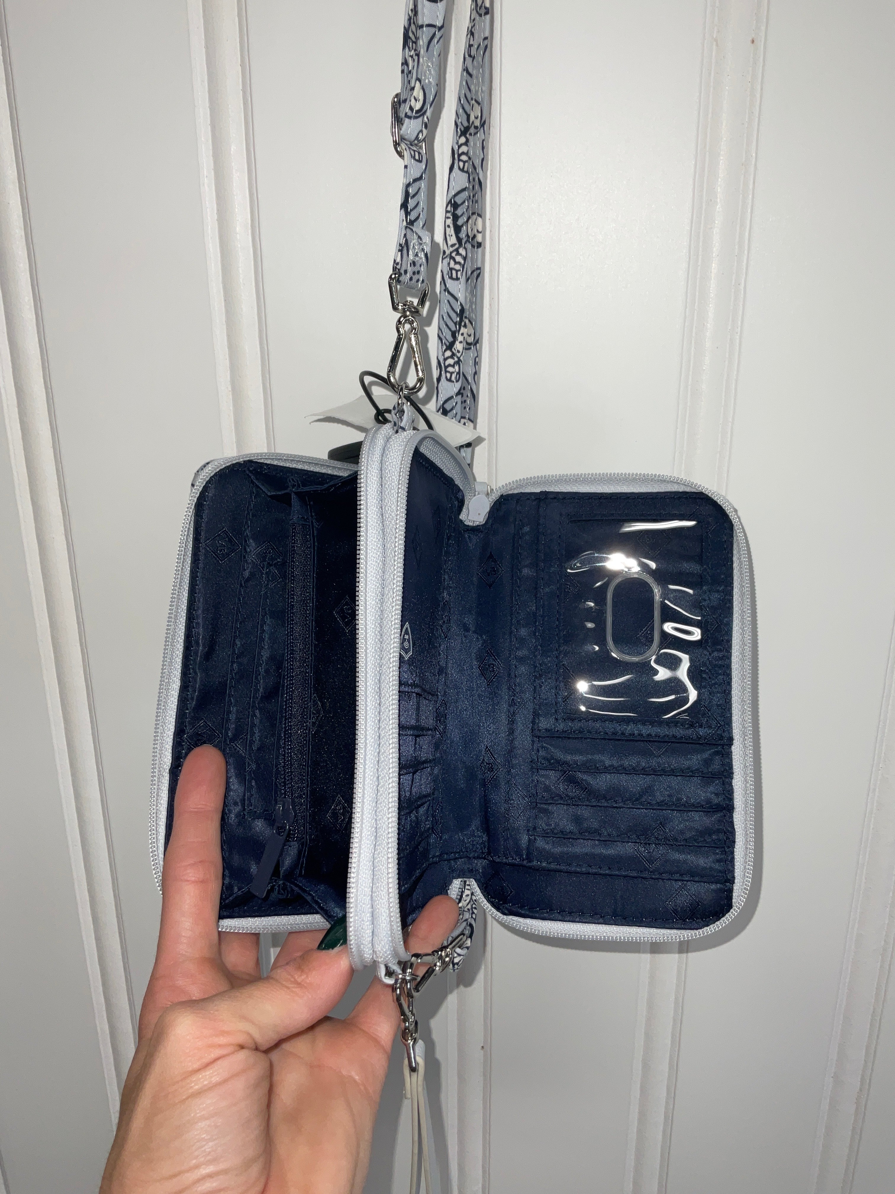 Crossbody Designer By Vera Bradley. Size: Small