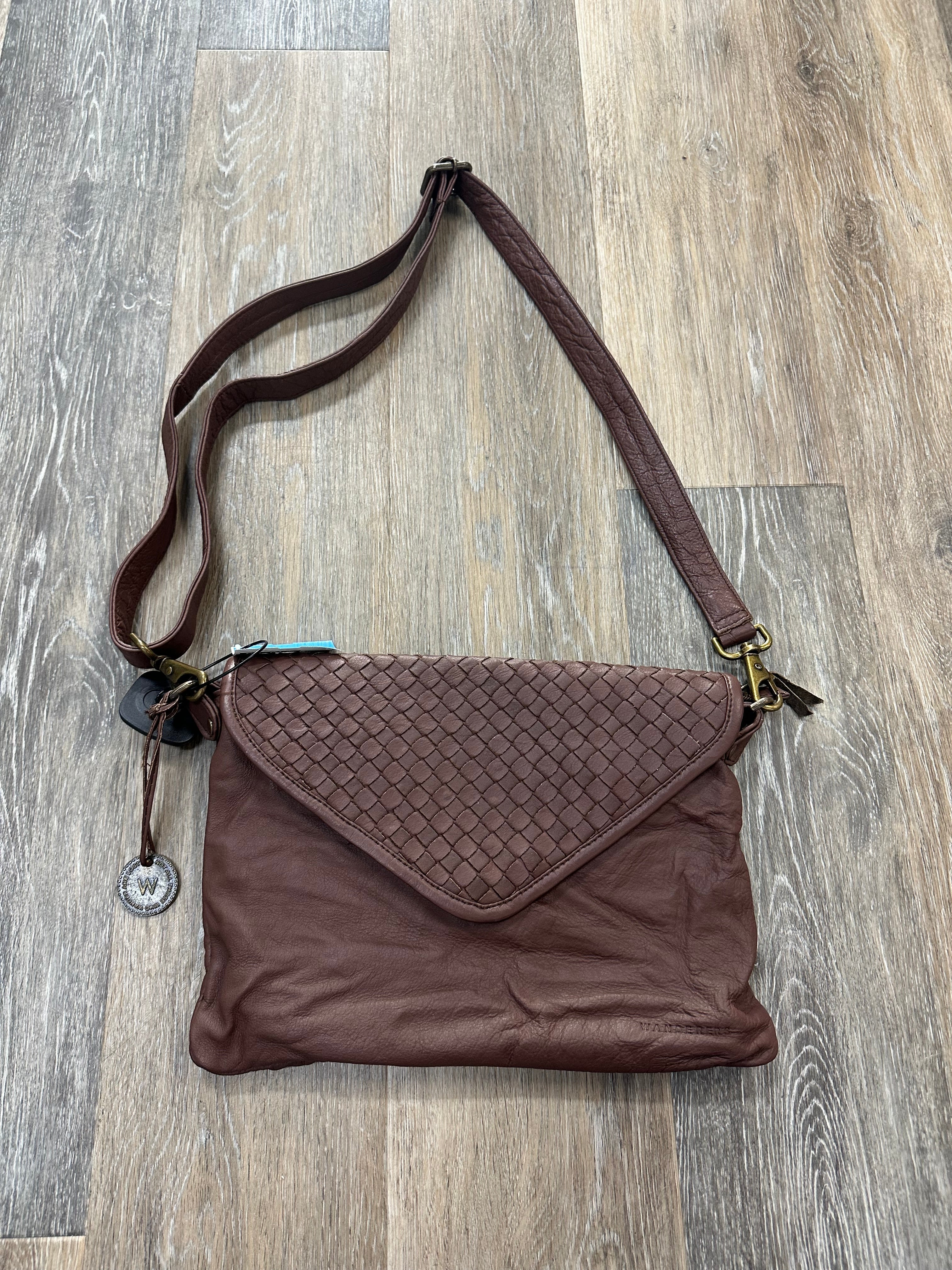 Crossbody Leather Wanderers. Size Medium