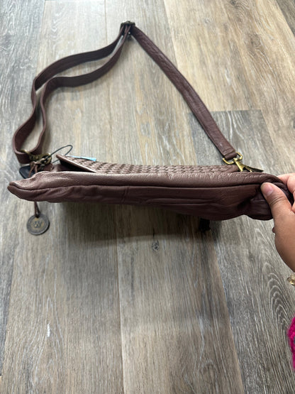 Crossbody Leather Wanderers. Size Medium