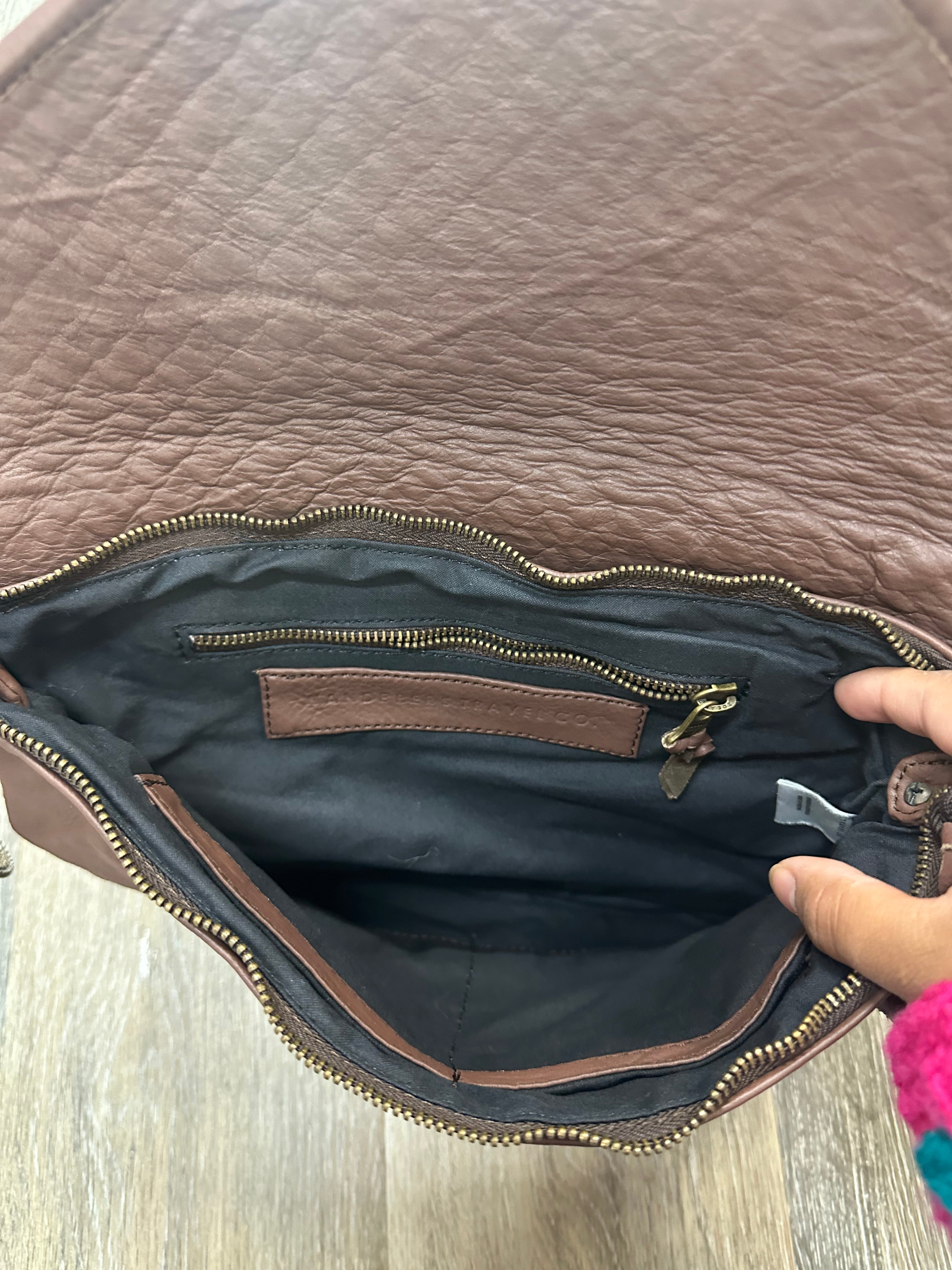 Crossbody Leather Wanderers. Size Medium