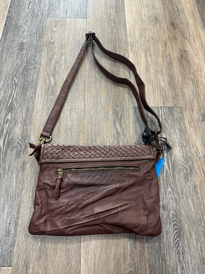 Crossbody Leather Wanderers. Size Medium