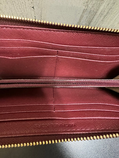 Wallet Designer Michael Kors. Size Medium