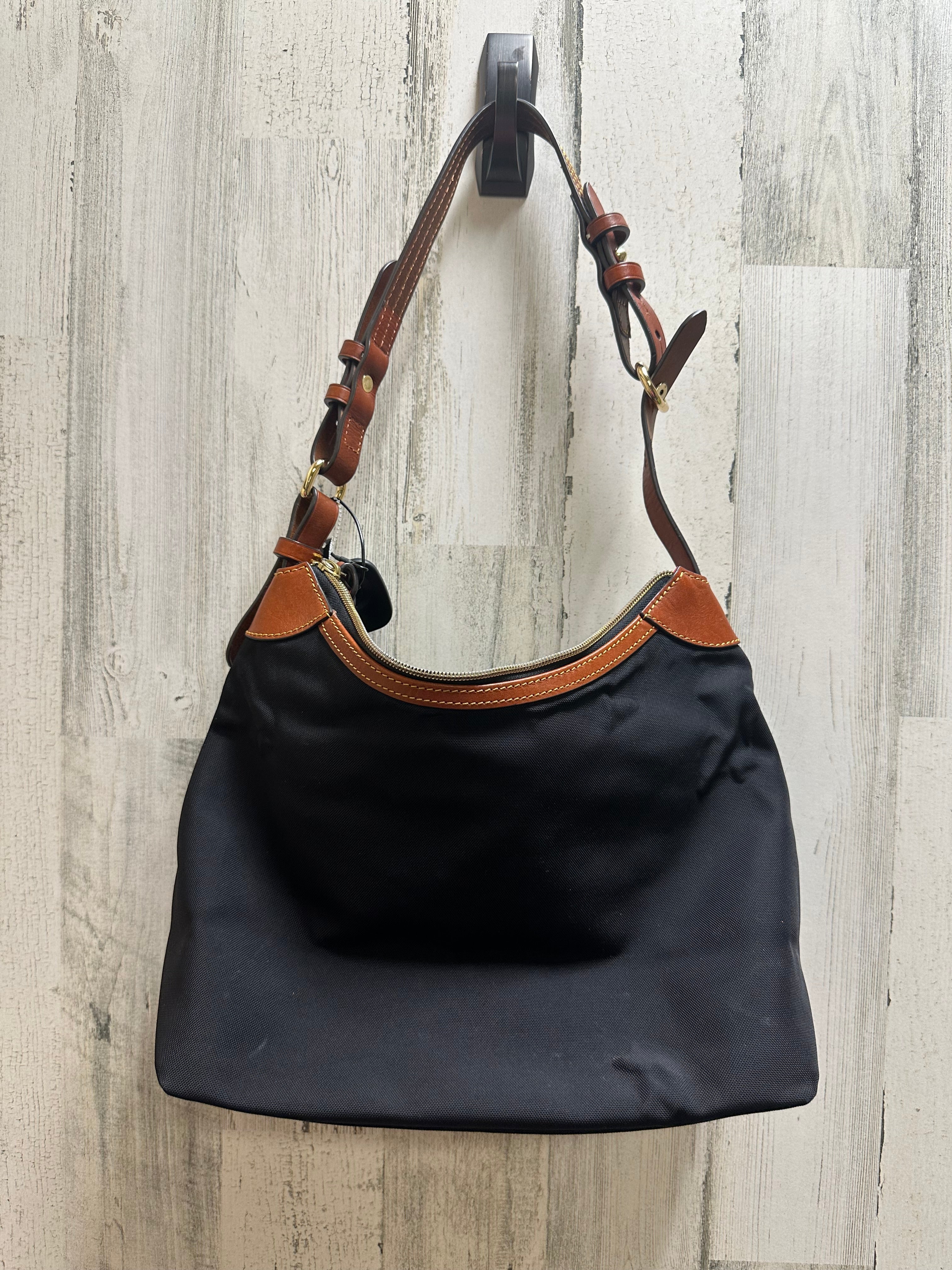 Handbag Designer Dooney And Bourke. Size Medium