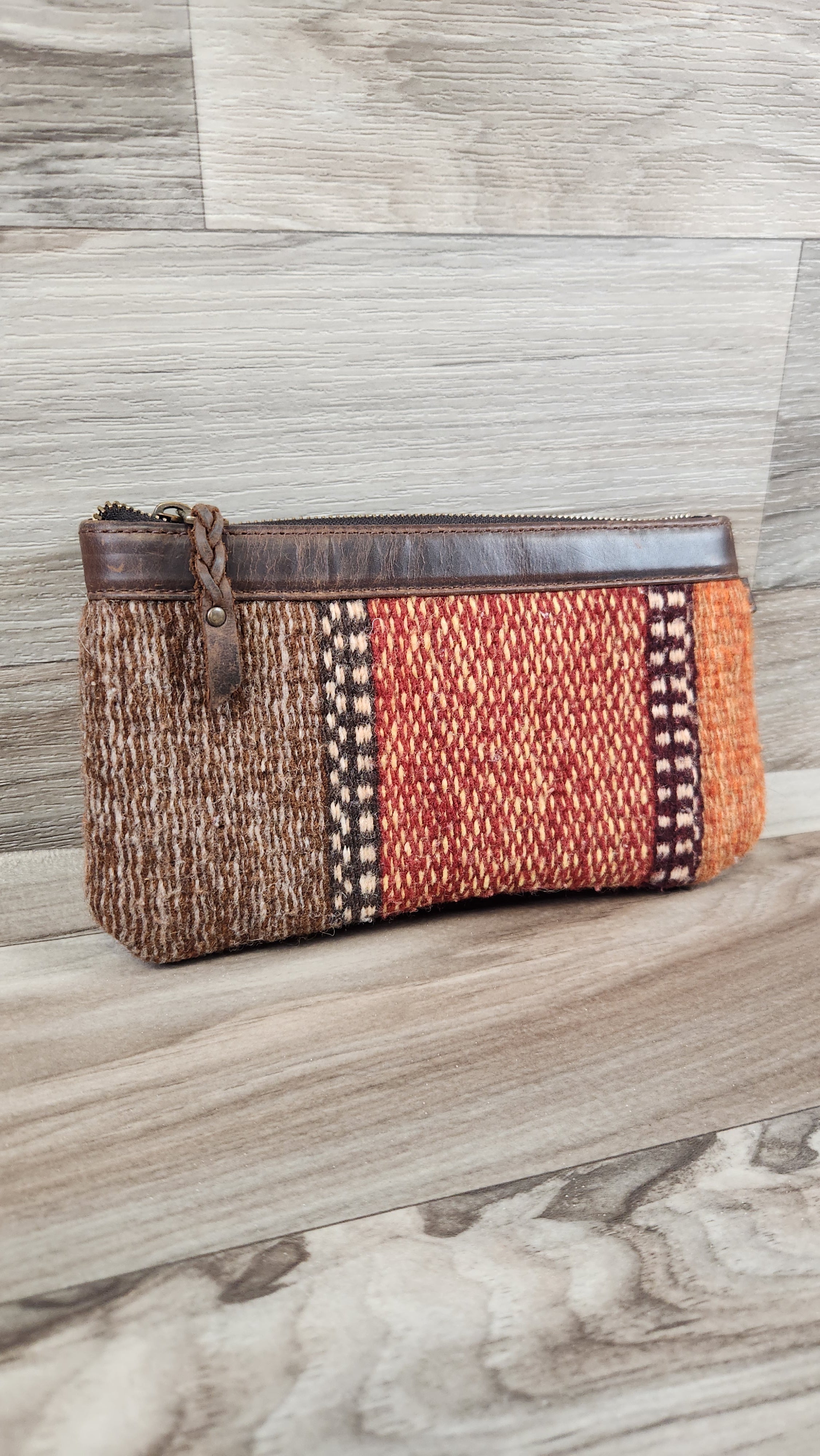Wristlet Leather Clothes Mentor. Size Medium