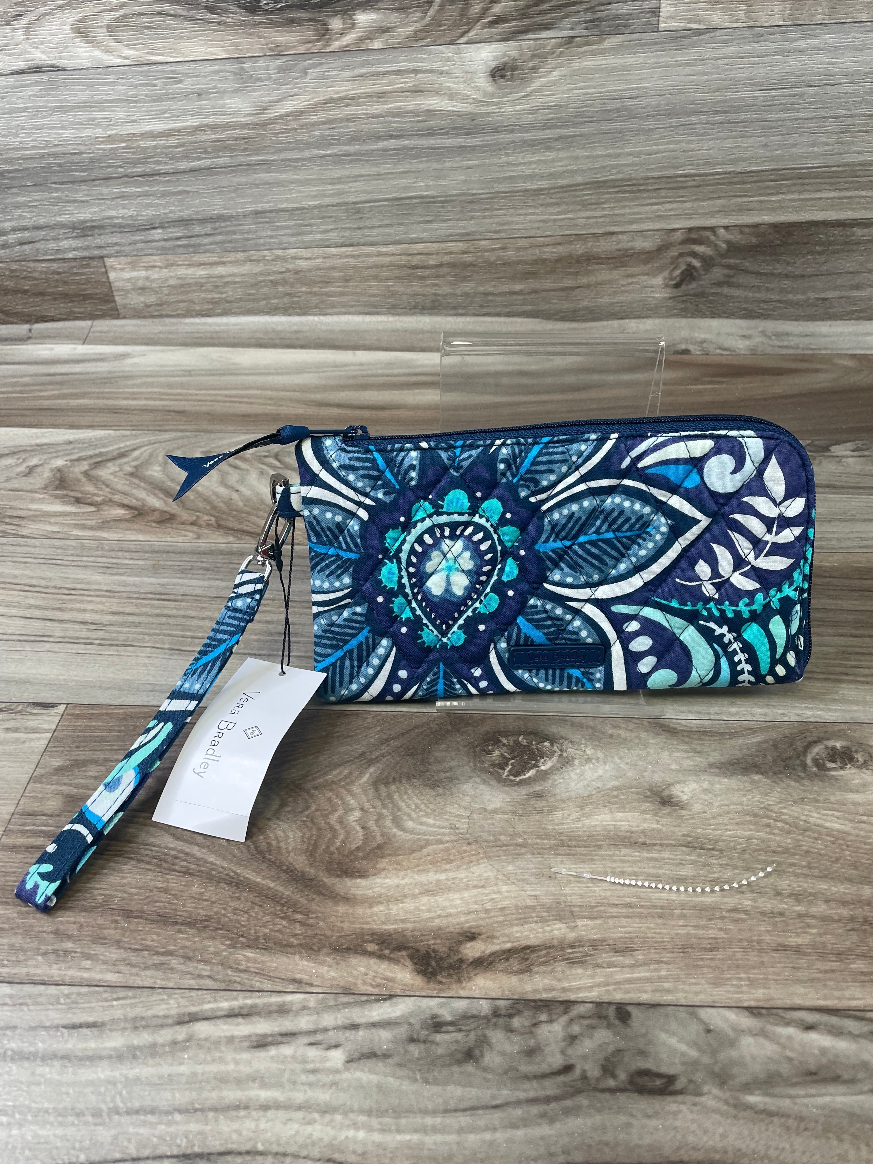 Wristlet By Vera Bradley. Size: Medium