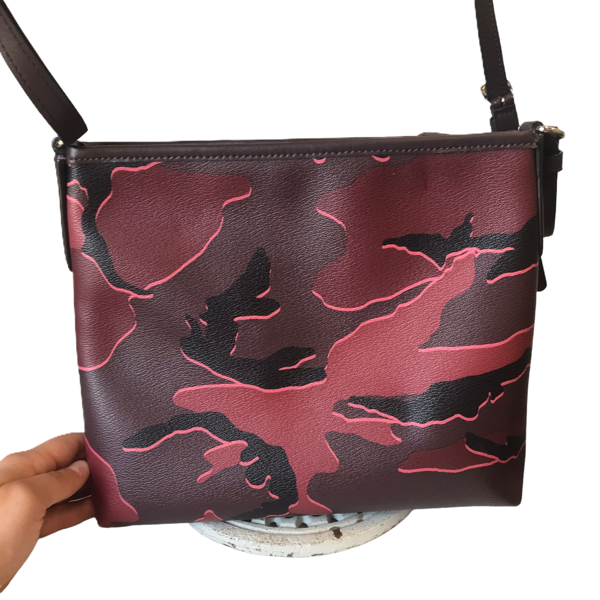 Crossbody Designer By Coach. Size: Medium