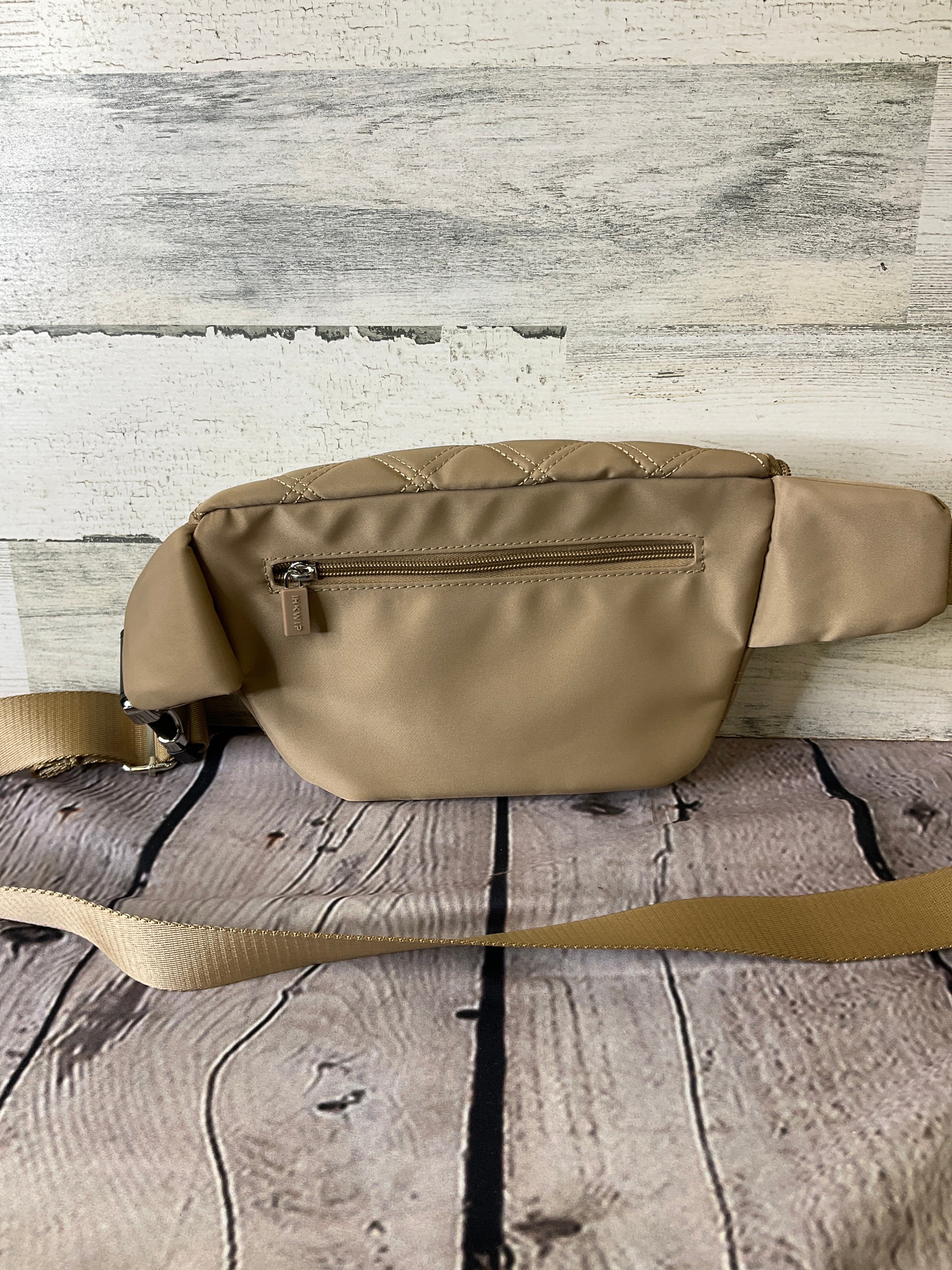 Belt Bag By Clothes Mentor. Size: Medium
