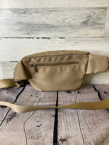 Belt Bag By Clothes Mentor. Size: Medium