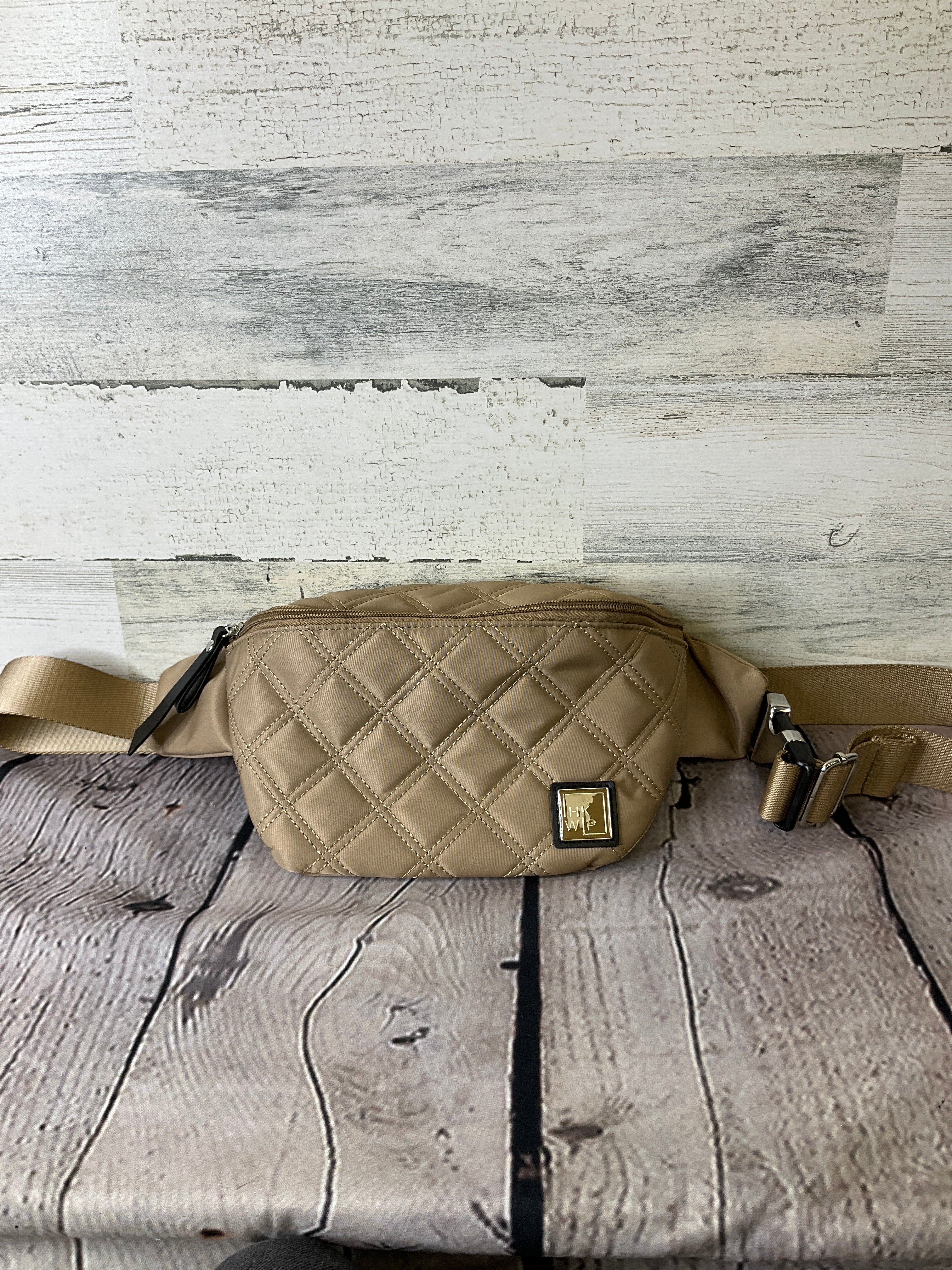 Belt Bag By Clothes Mentor. Size: Medium