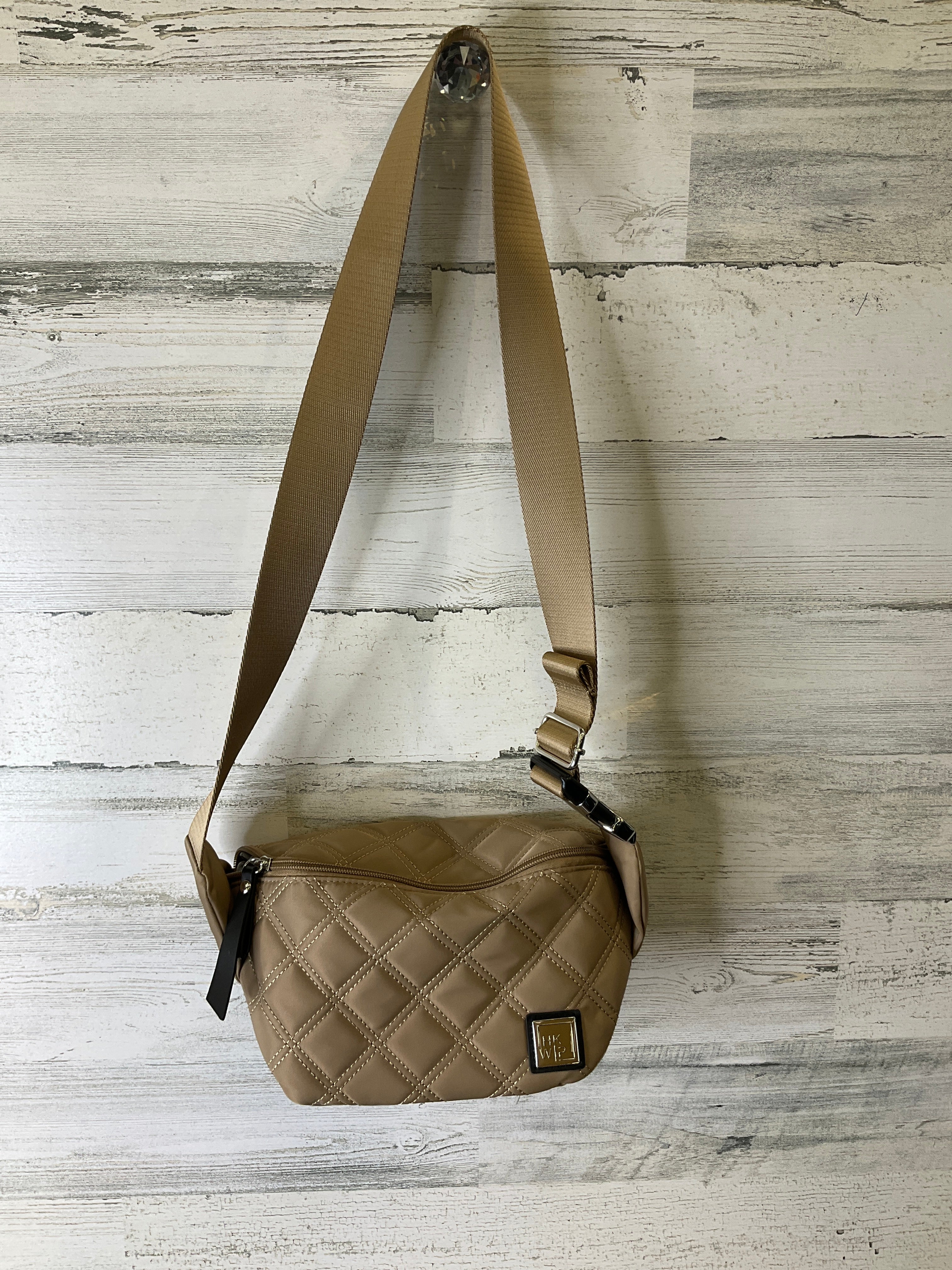 Belt Bag By Clothes Mentor. Size: Medium