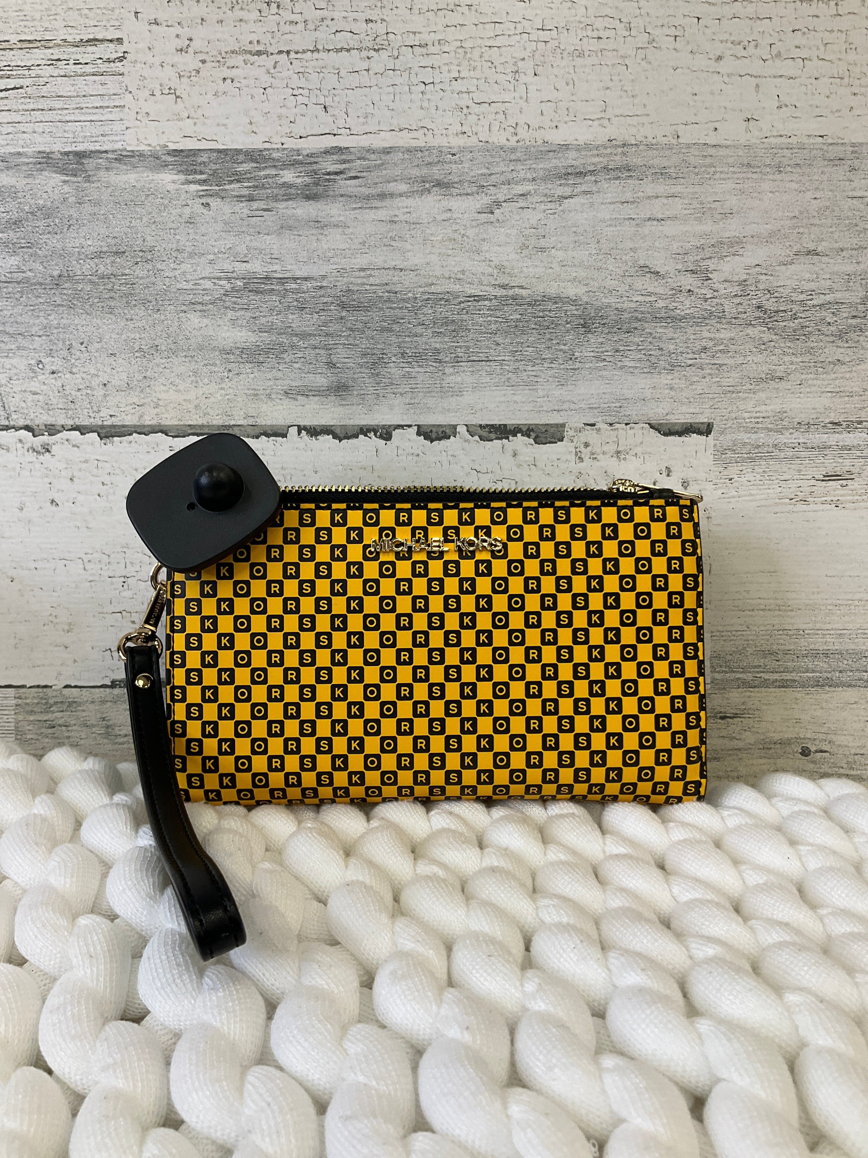 Wristlet Michael Kors. Size Medium