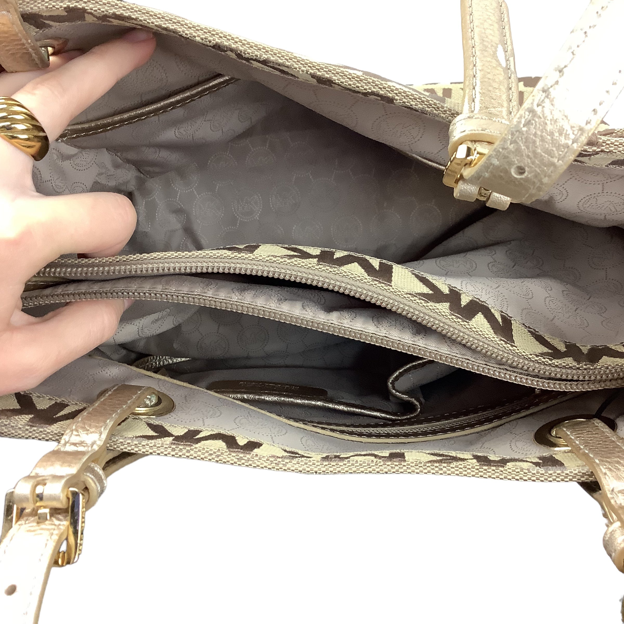 Handbag Designer Michael Kors. Size Medium