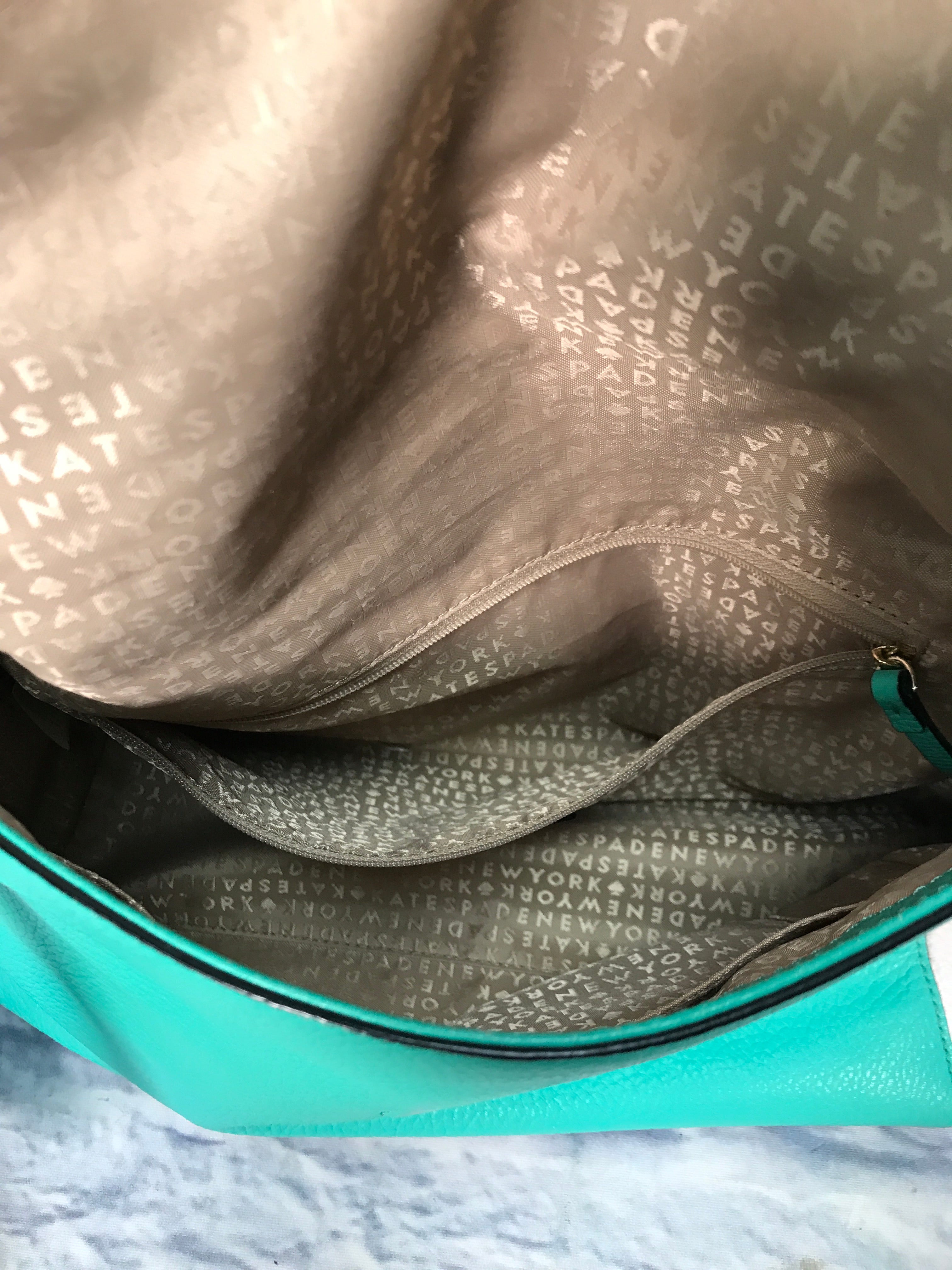 Crossbody Designer By Kate Spade. Size: Large