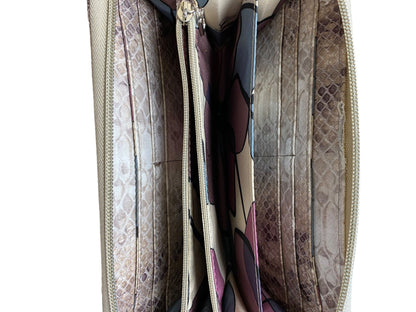 Wallet Guess. Size Medium