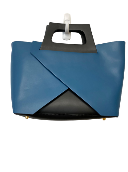 Handbag By Clothes Mentor. Size: Medium