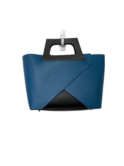 Handbag By Clothes Mentor. Size: Medium