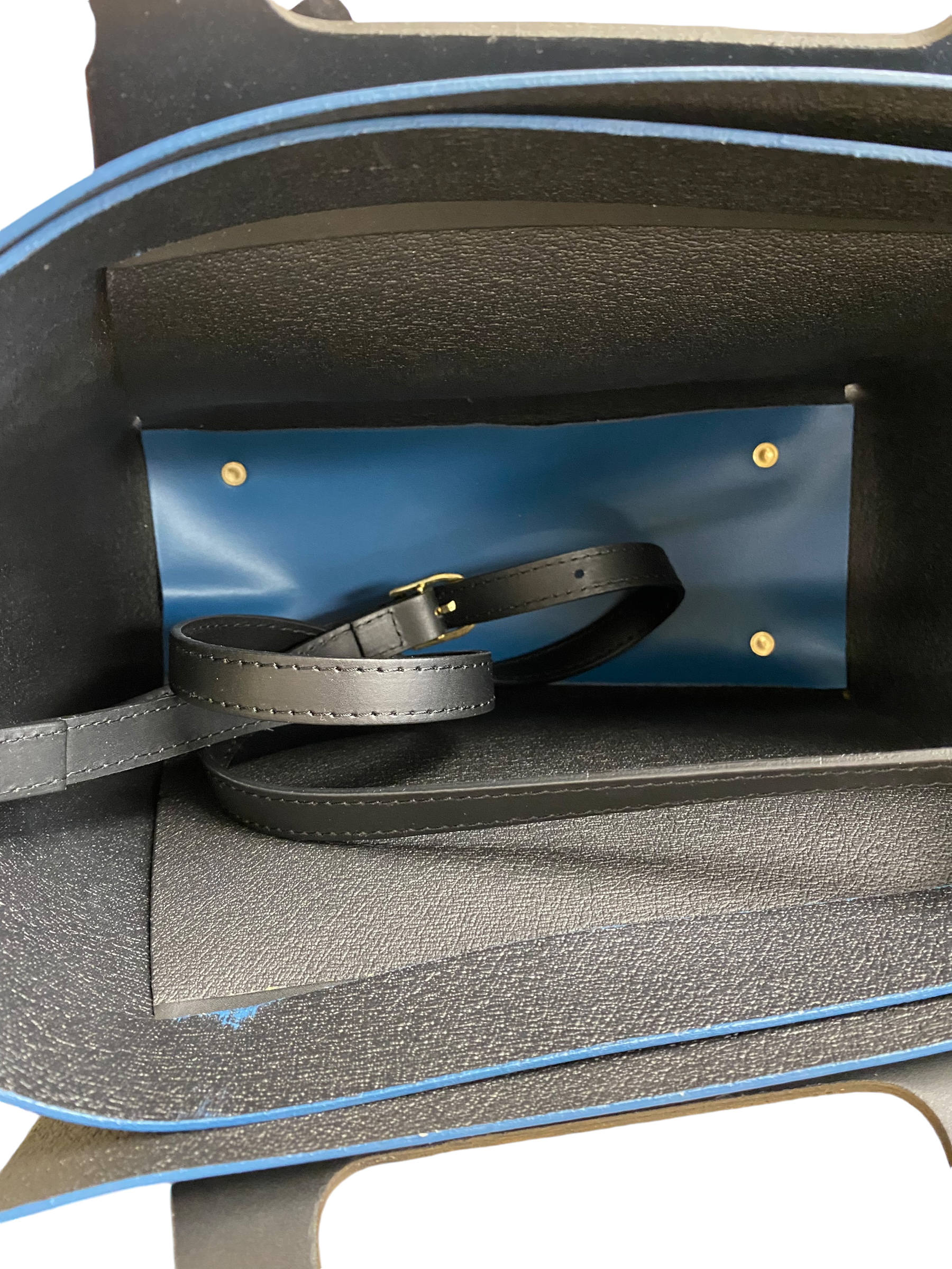 Handbag By Clothes Mentor. Size: Medium