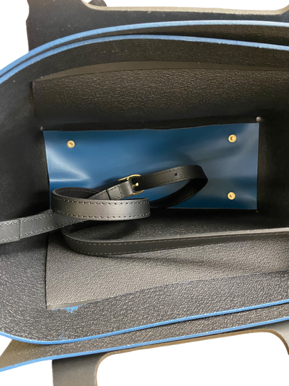 Handbag By Clothes Mentor. Size: Medium