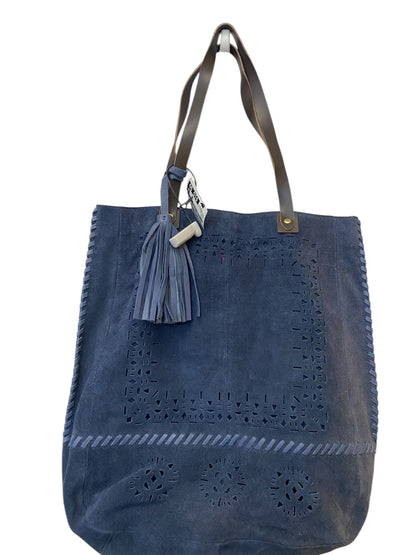 Tote By Clothes Mentor. Size: Medium