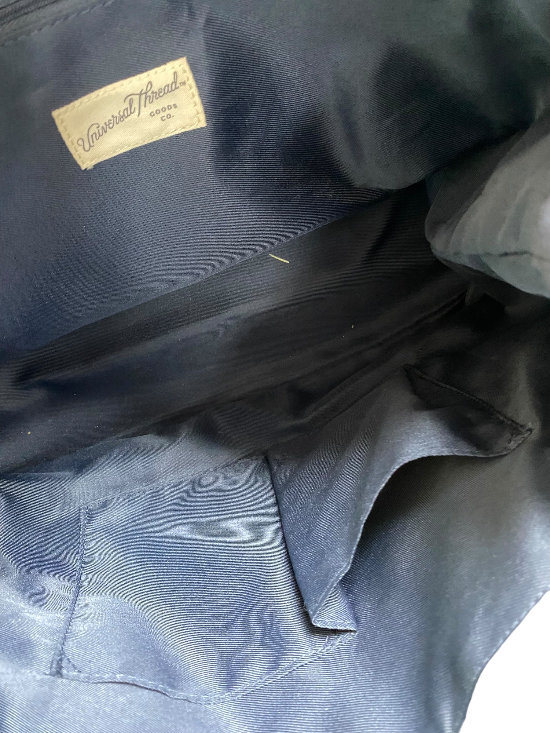 Handbag By Universal Thread. Size: Medium