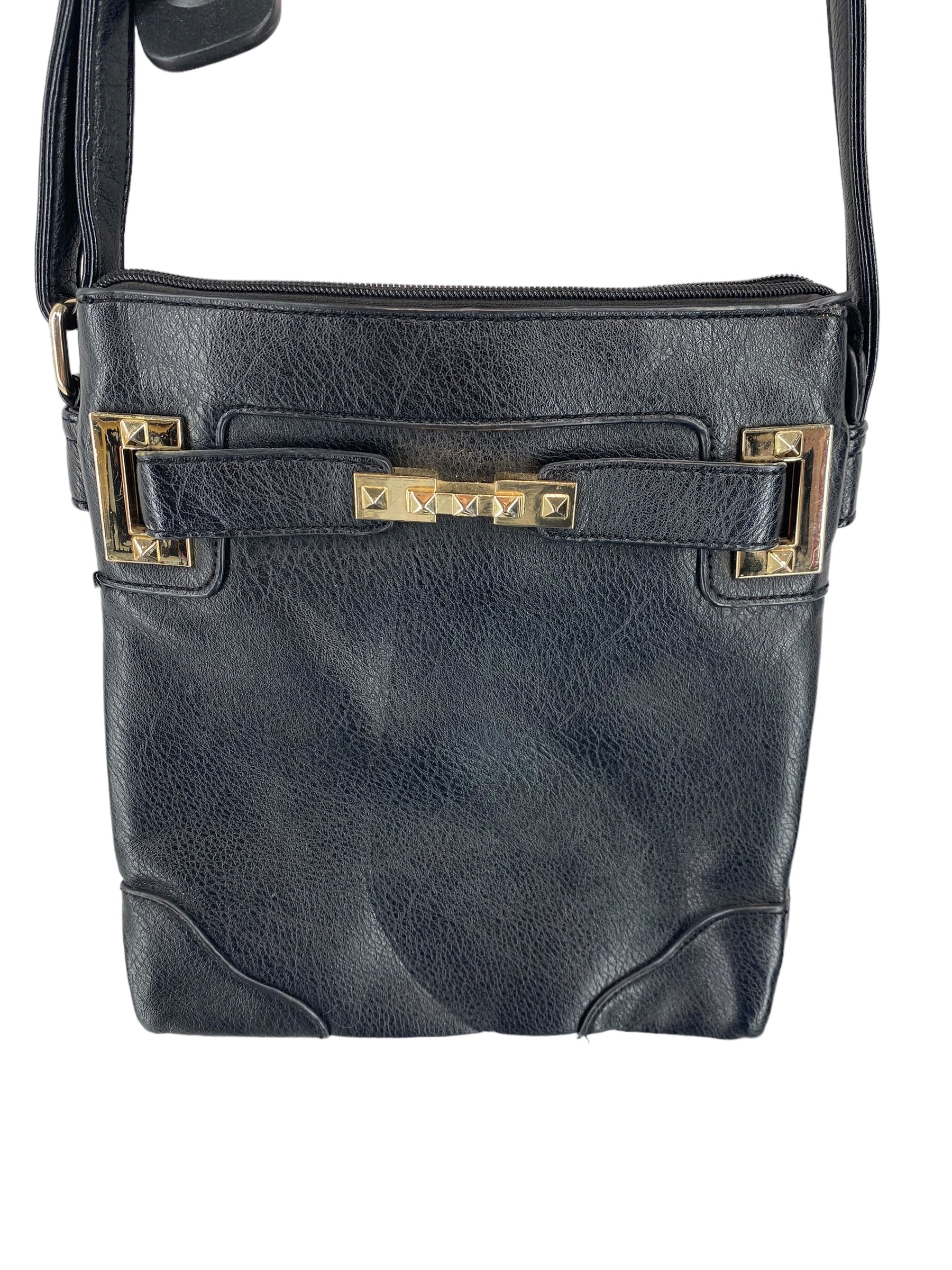 Crossbody Clothes Mentor. Size Medium