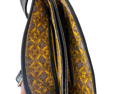 Crossbody Clothes Mentor. Size Medium