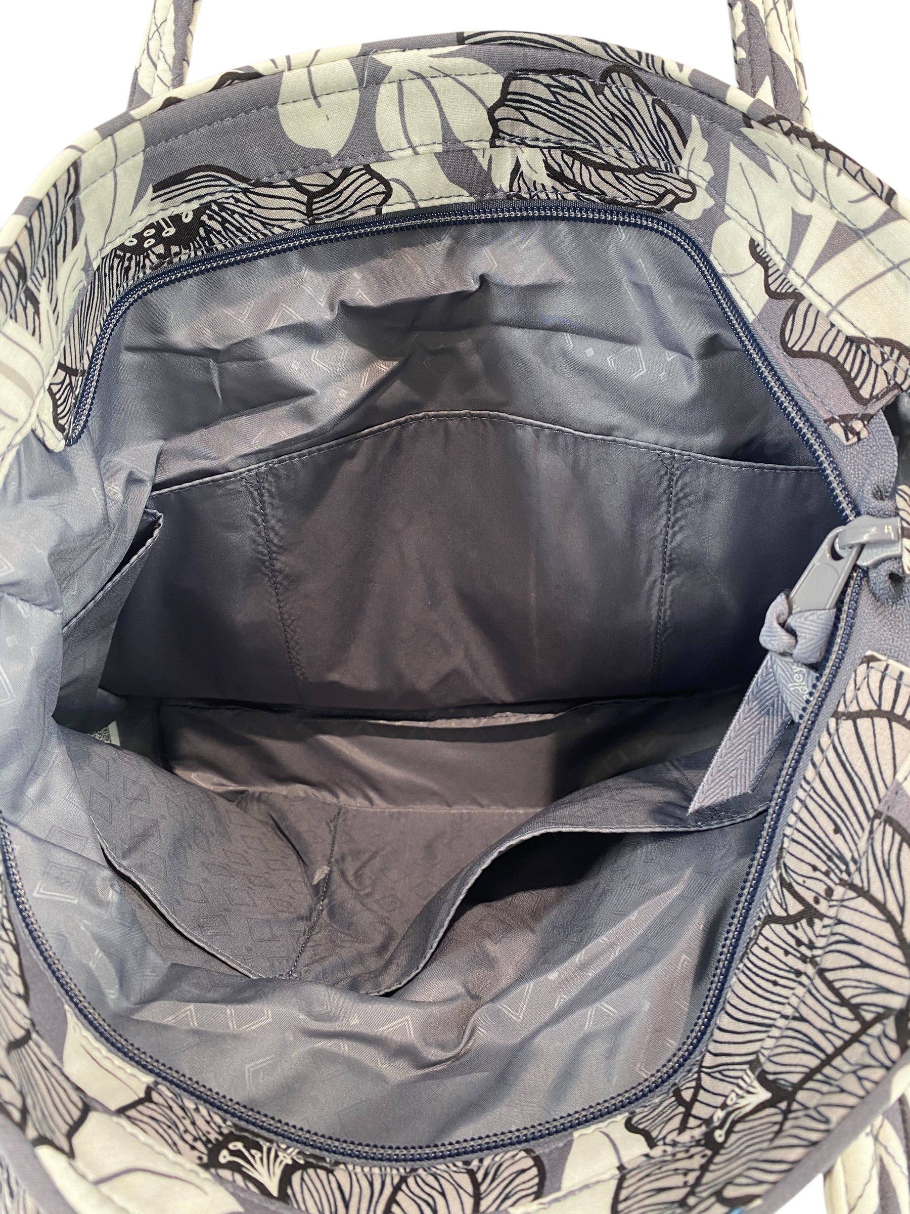 Handbag By Vera Bradley. Size: Large