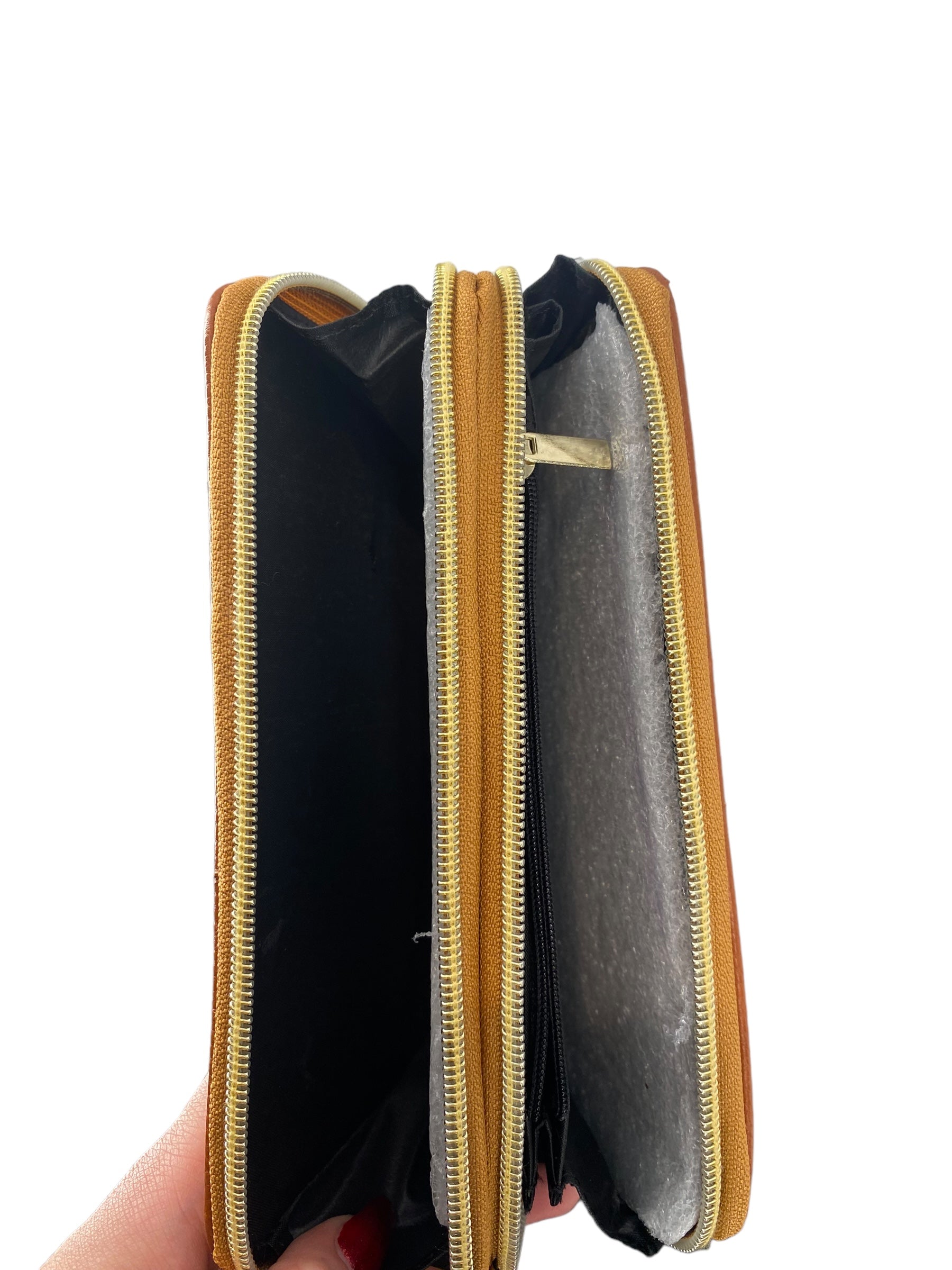 Wallet By Valerie Stevens. Size: Large