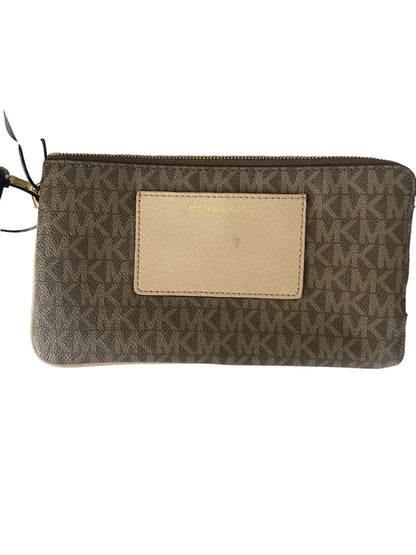 Clutch Designer Michael Kors. Size Medium