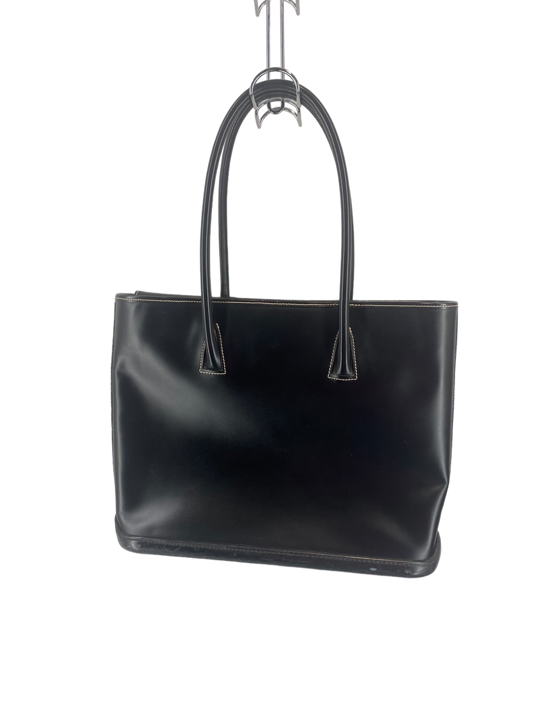 Handbag Designer Dooney And Bourke. Size Medium