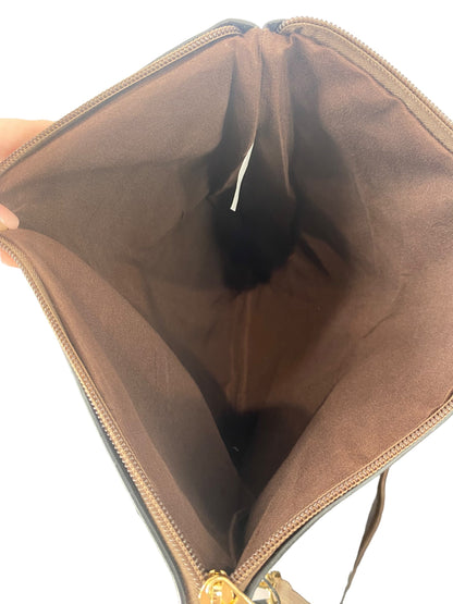 Crossbody By Clothes Mentor. Size: Medium