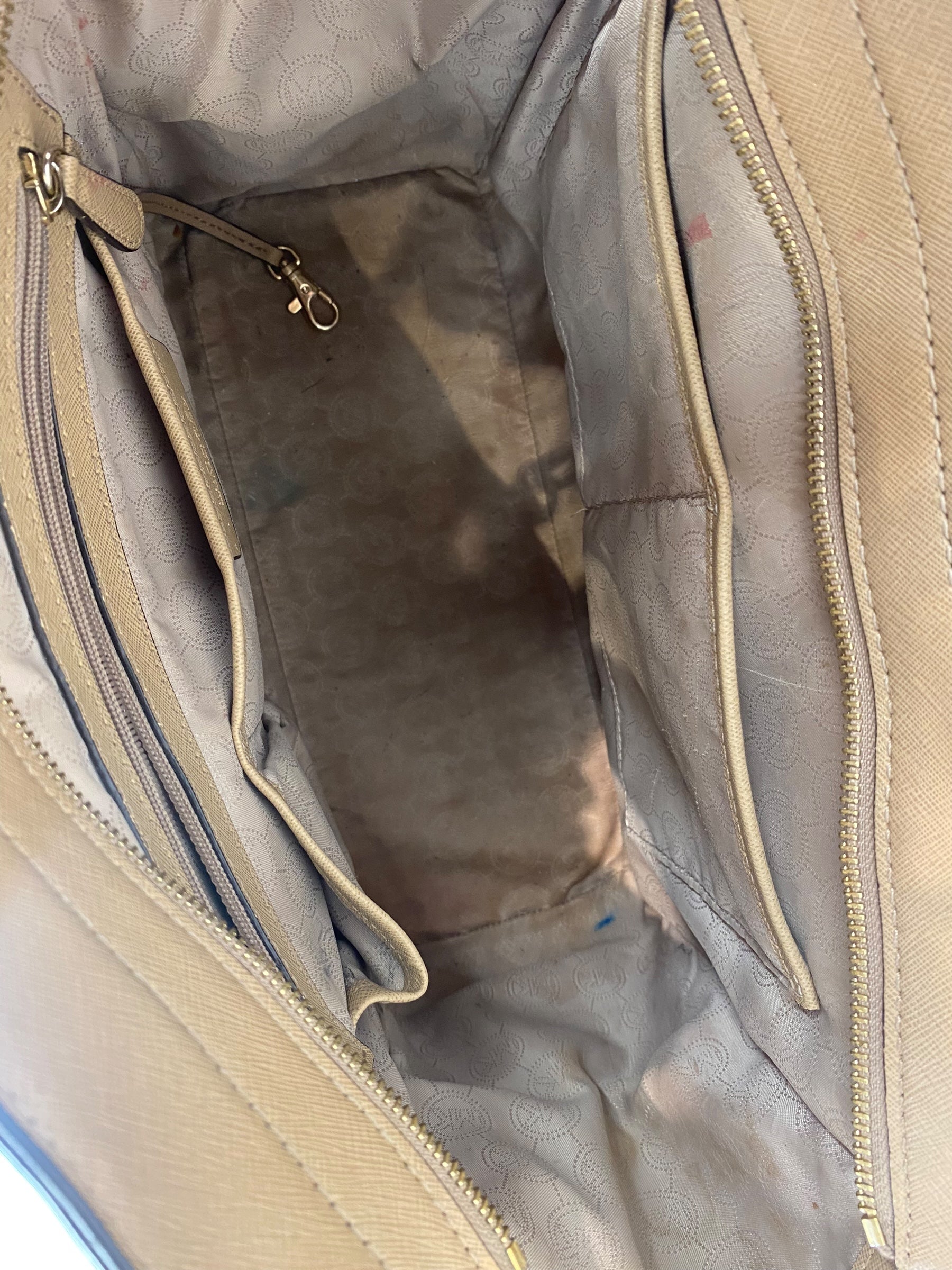 Handbag Designer By Michael Kors. Size: Large