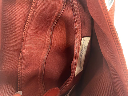 Crossbody Universal Thread. Size Small