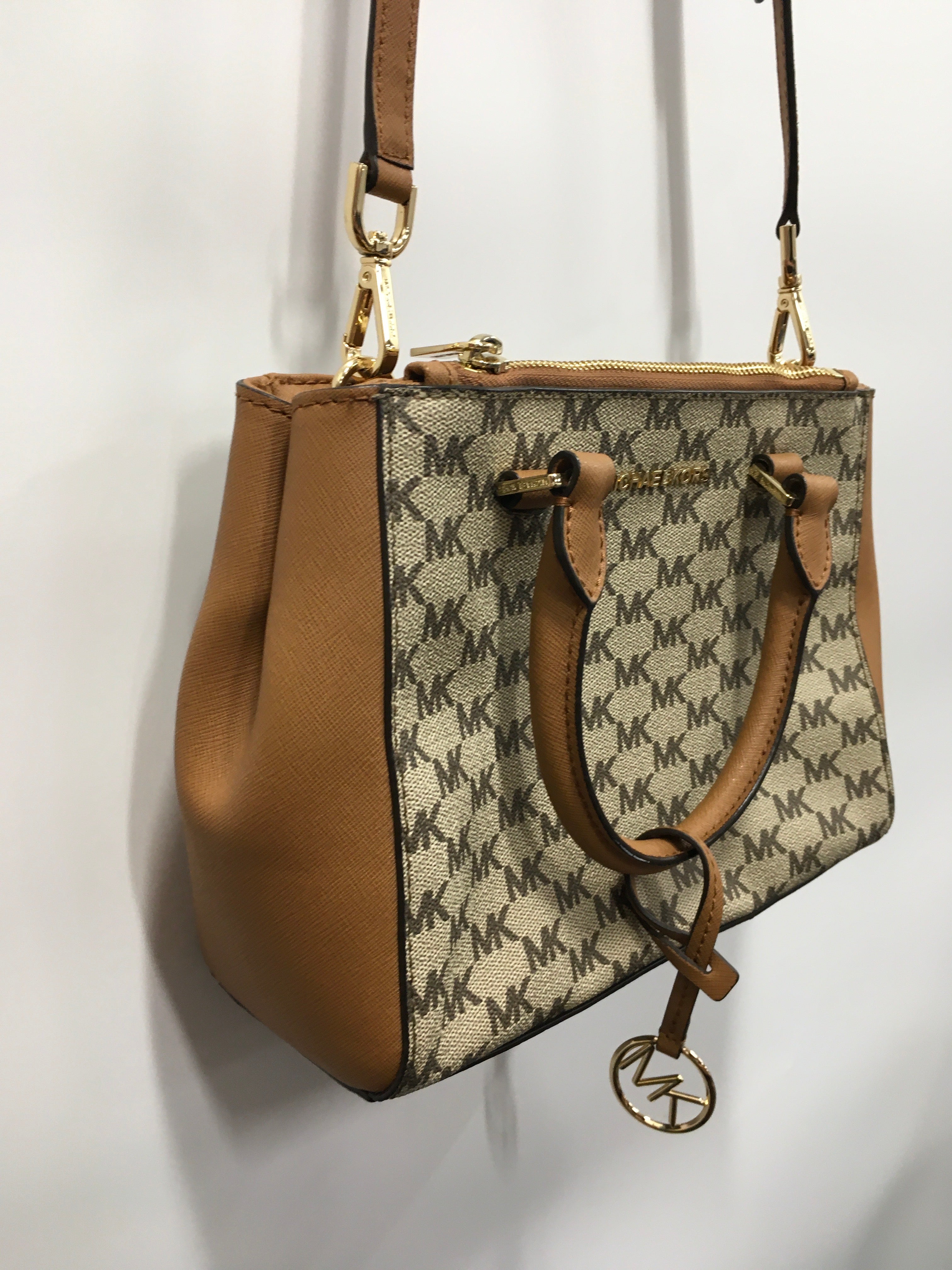 Handbag Designer By Michael Kors. Size: Medium