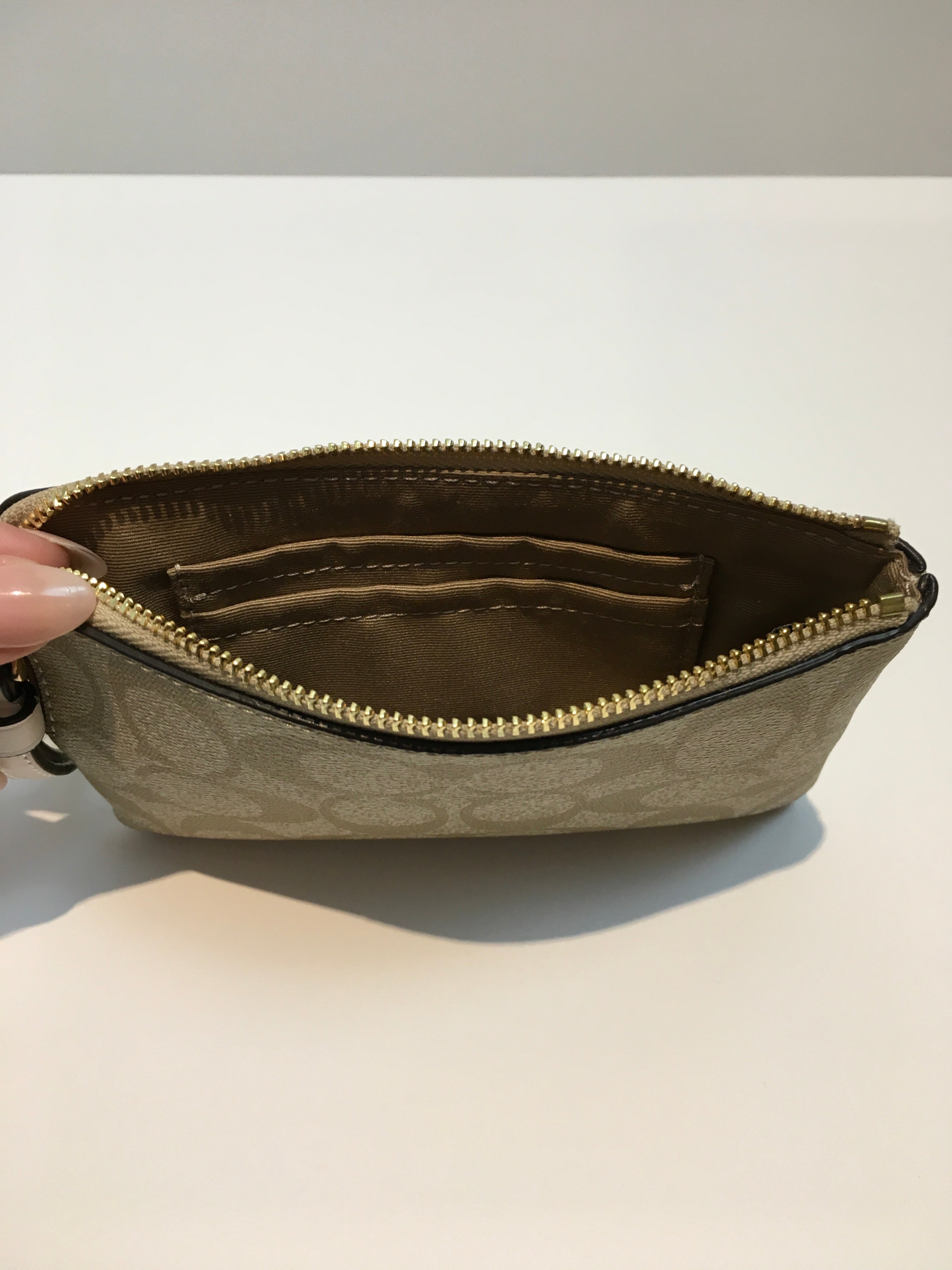 Wristlet Designer By Coach. Size: Small