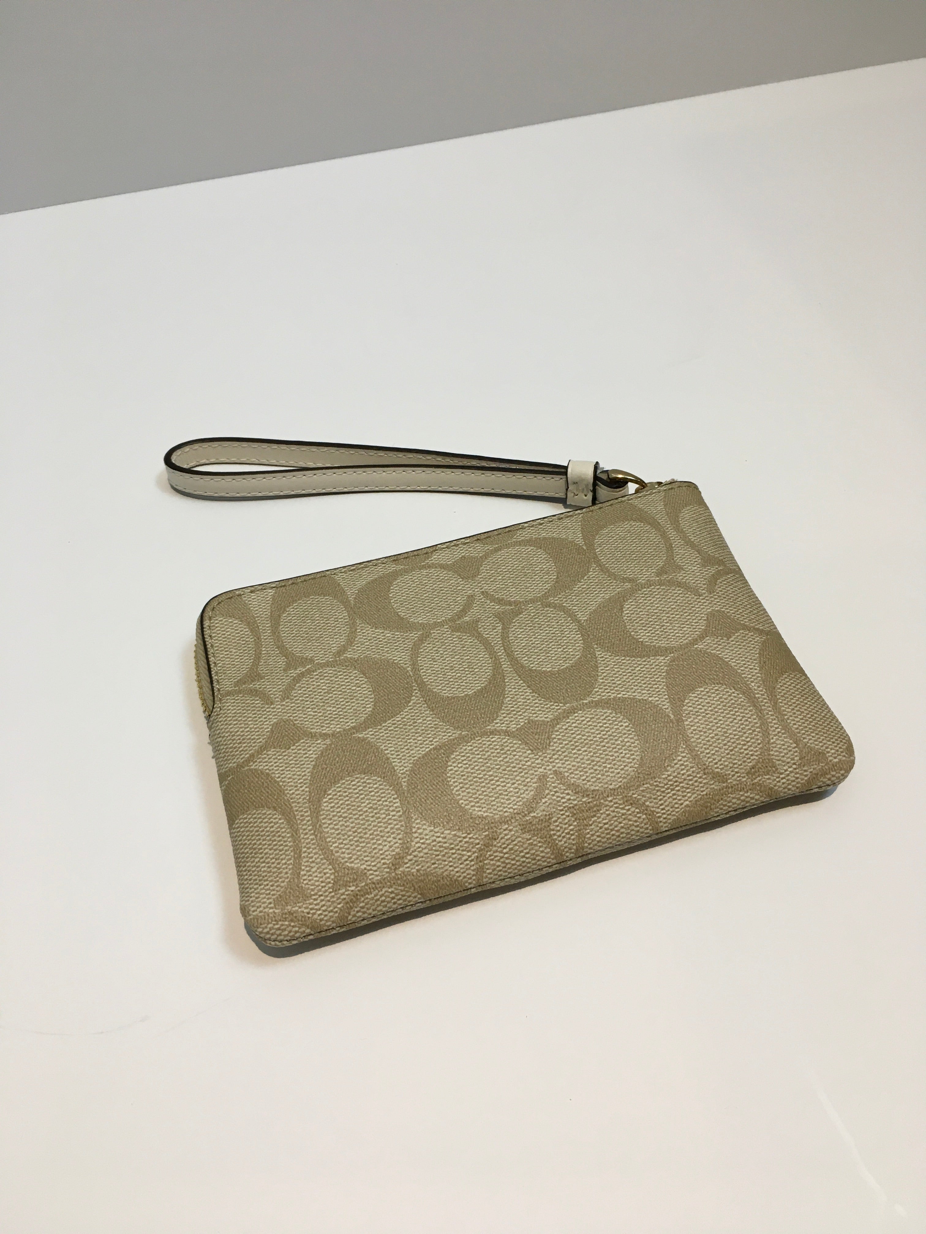 Wristlet Designer By Coach. Size: Small