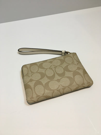 Wristlet Designer By Coach. Size: Small