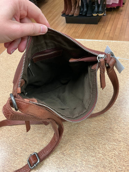 Crossbody By Cmb. Size: Medium