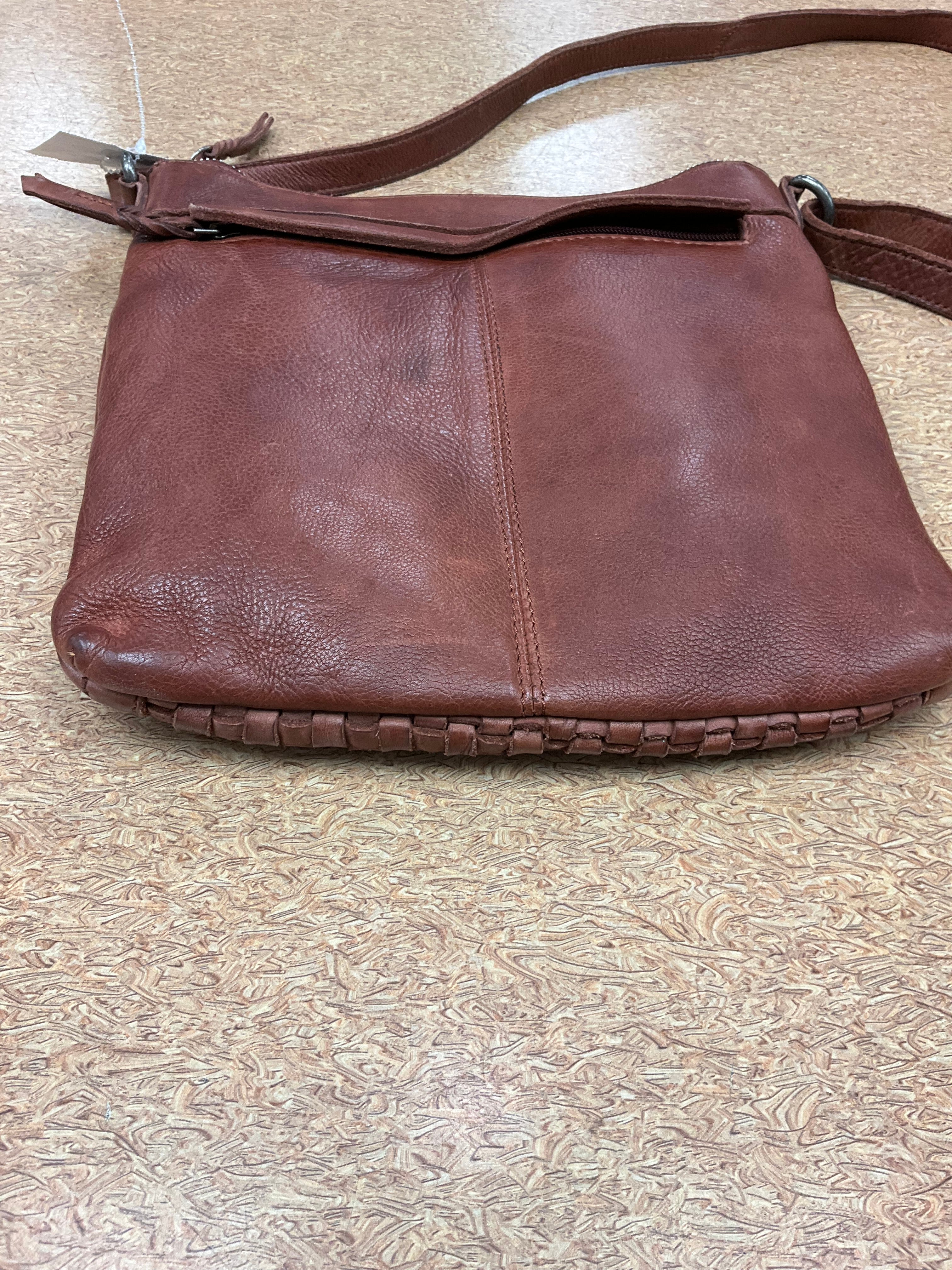 Crossbody By Cmb. Size: Medium