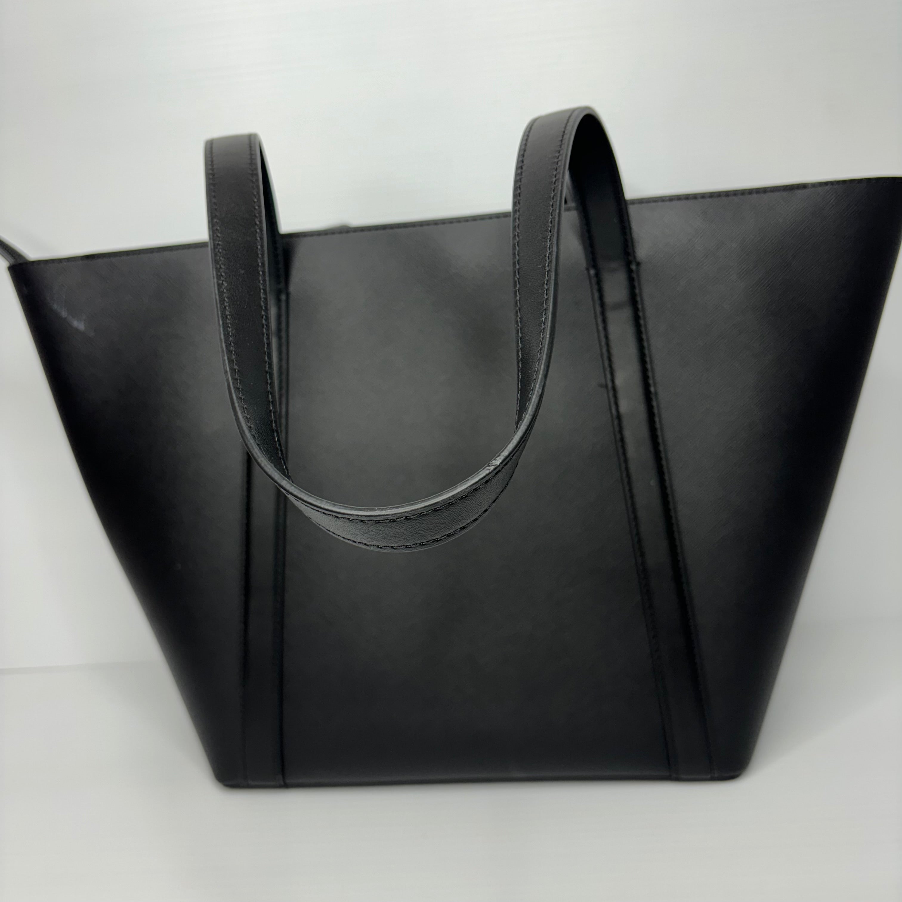 Handbag Designer Michael Kors. Size Medium