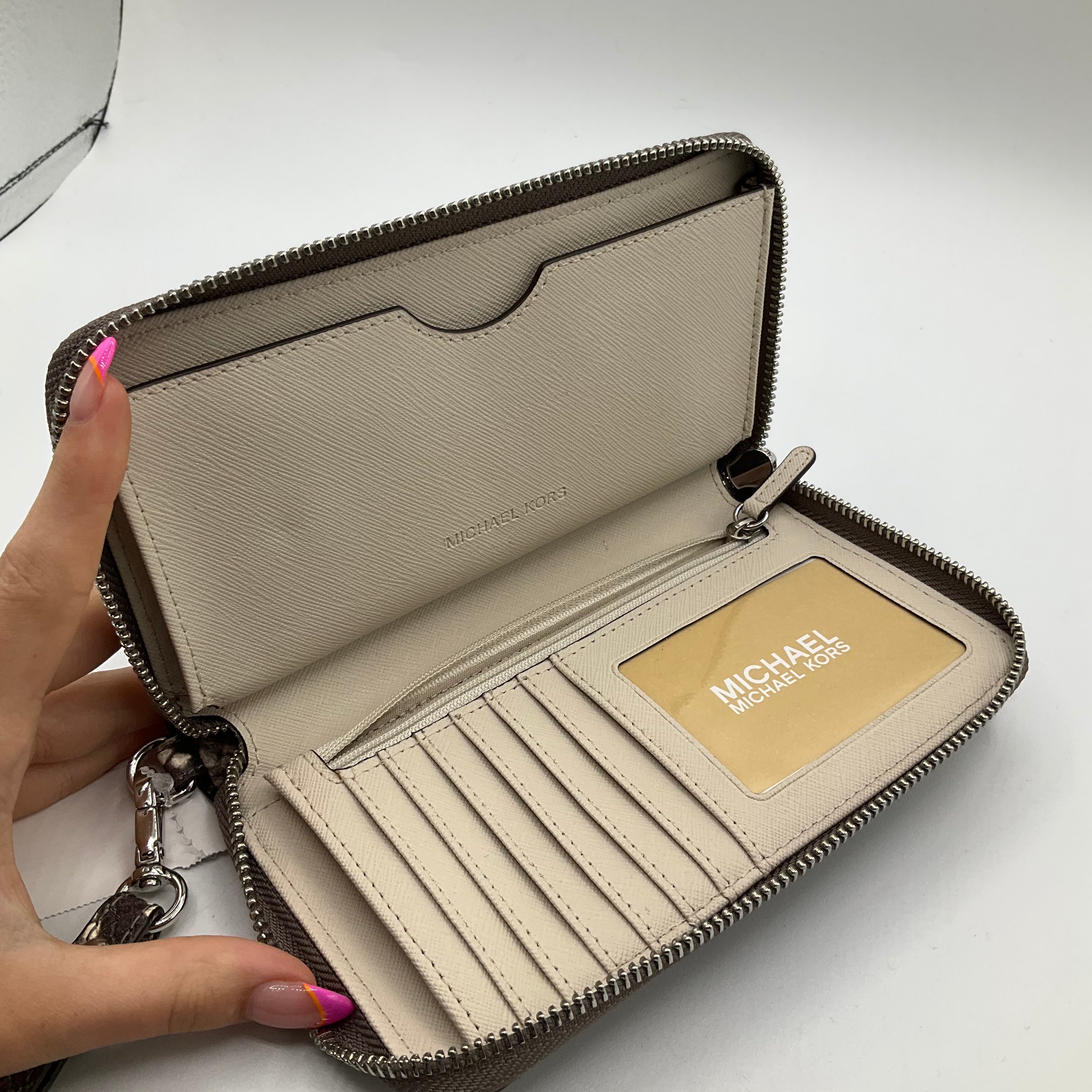 Wristlet Designer Michael Kors. Size Medium