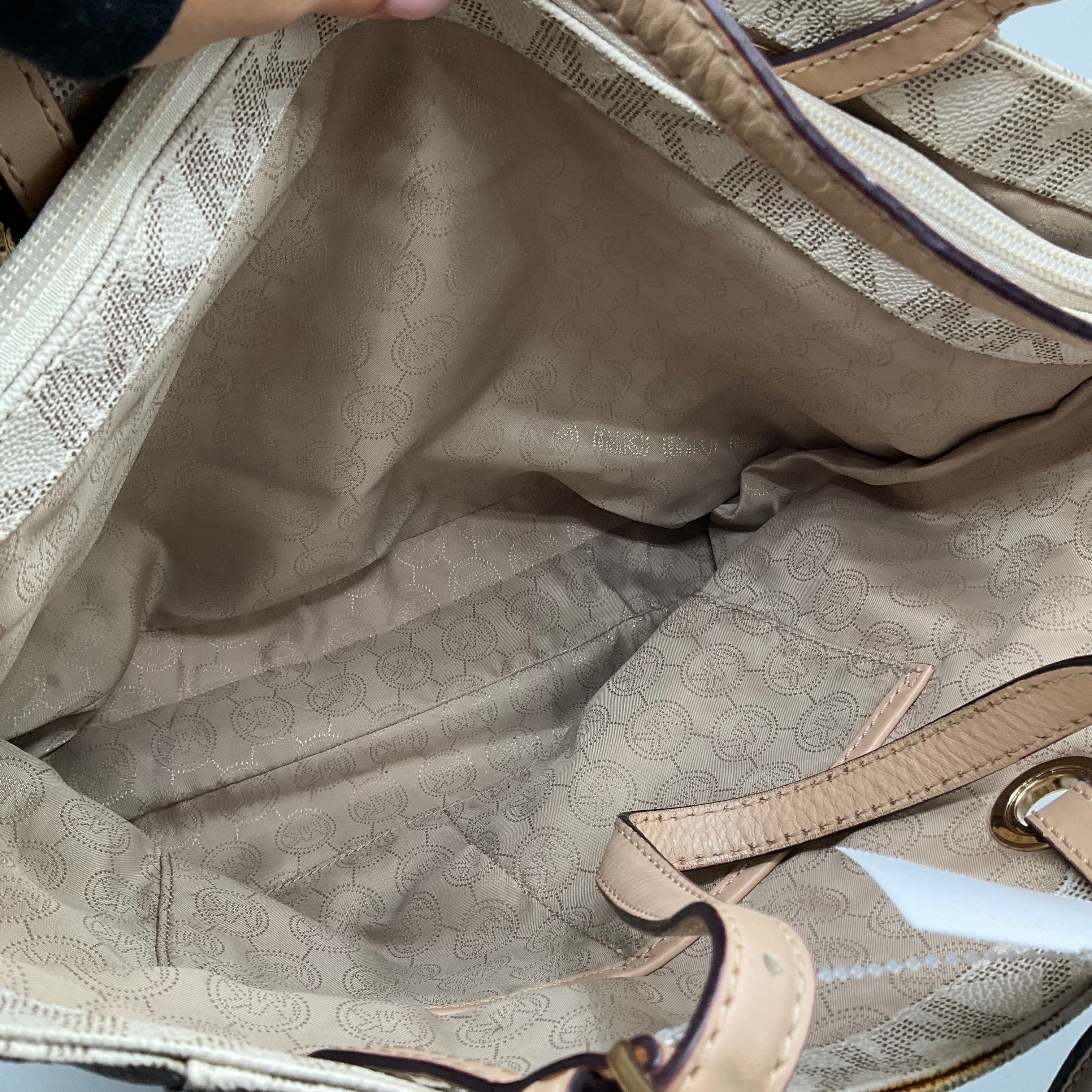 Tote Designer Michael Kors. Size Large