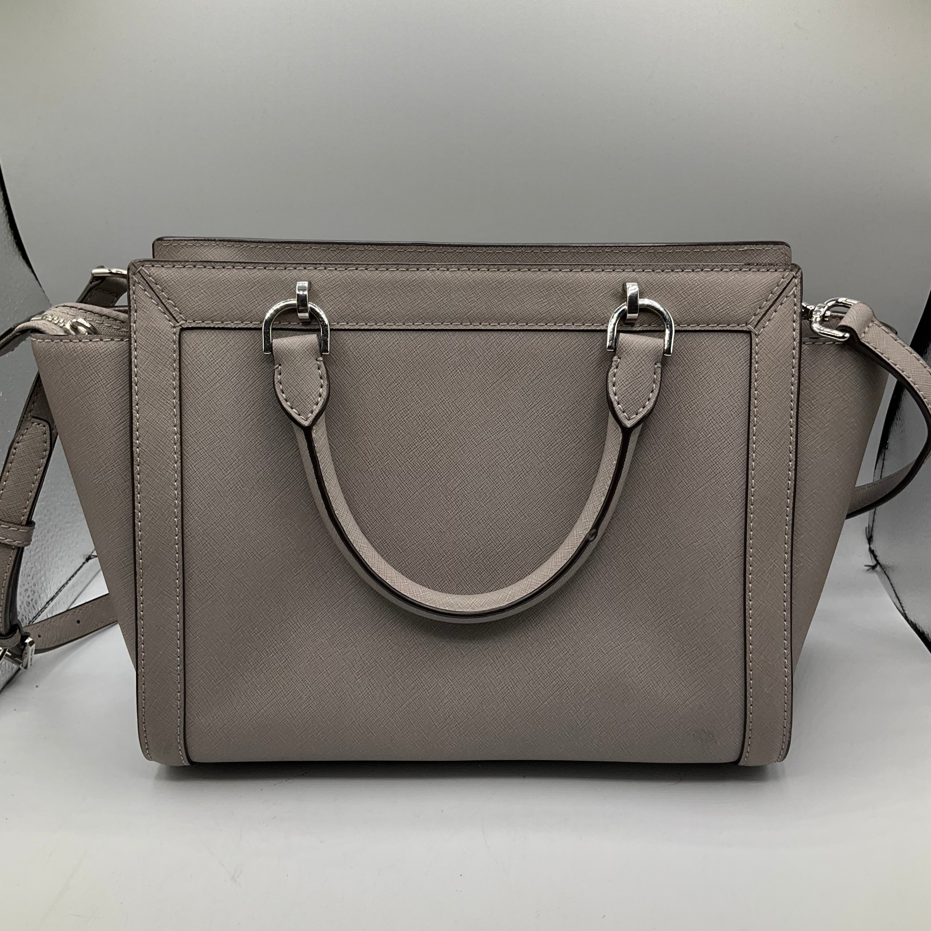 Handbag Designer Michael Kors. Size Medium