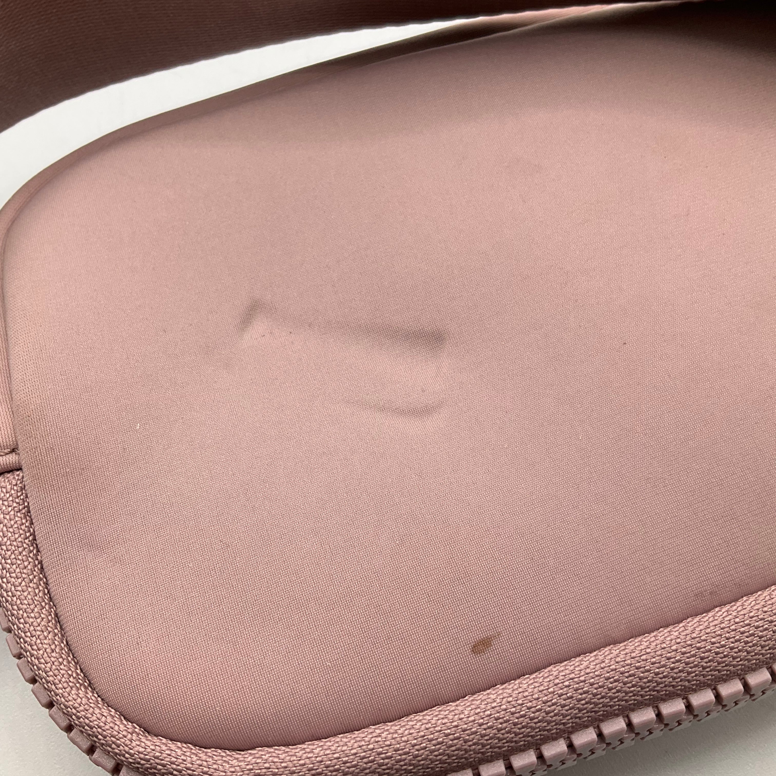 Crossbody By Cmb. Size: Small