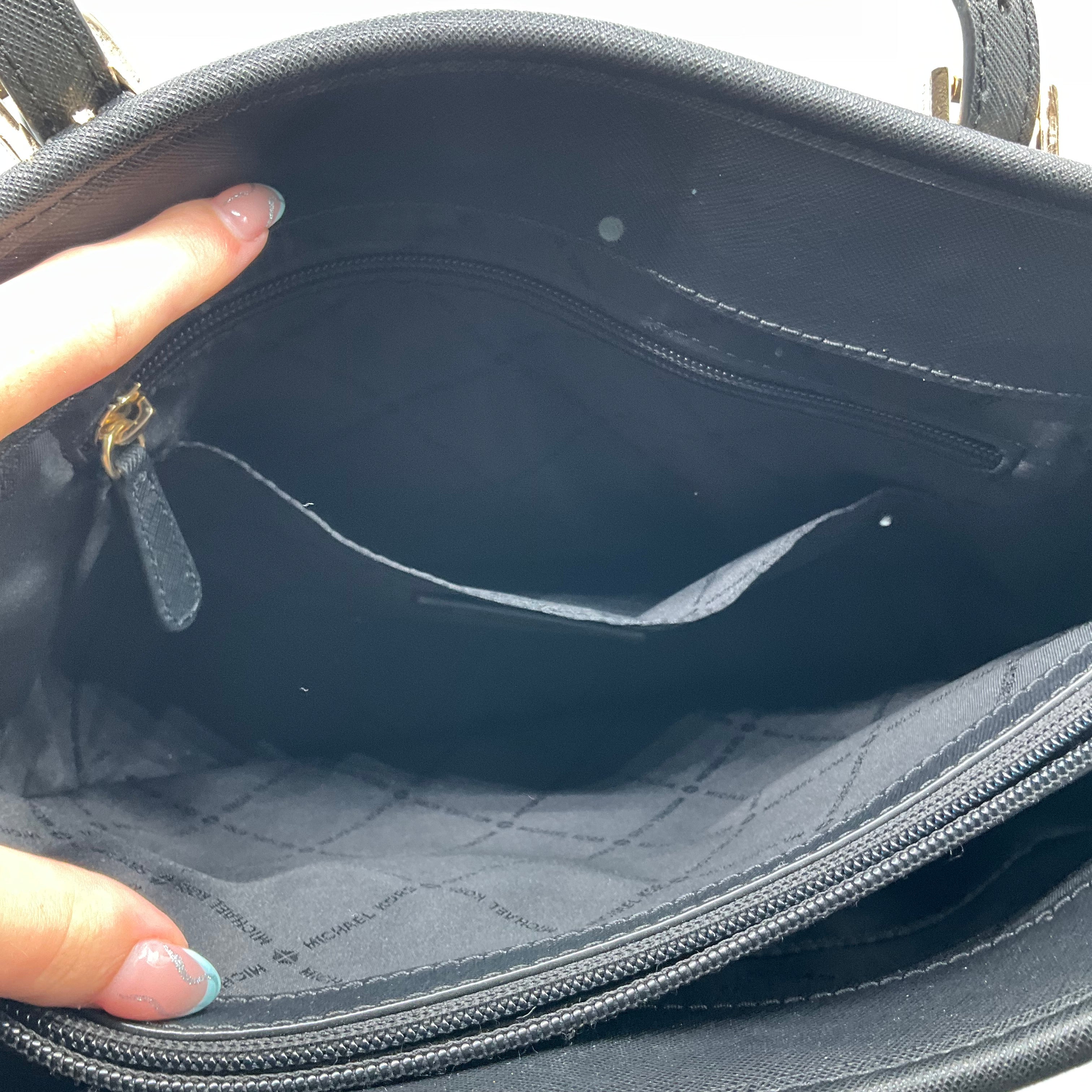 Handbag Designer Michael Kors. Size Medium