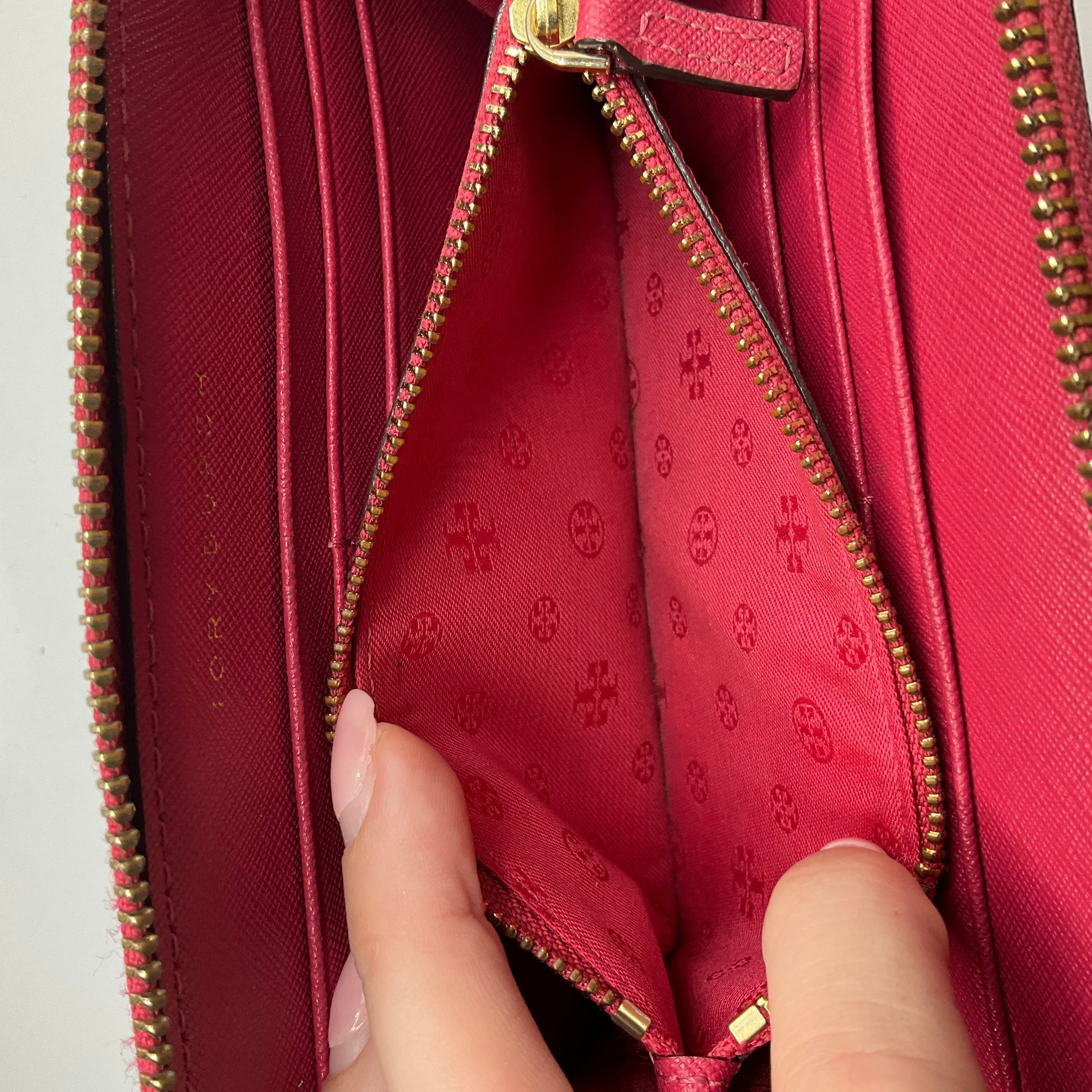 Wallet Designer By Tory Burch. Size: Large