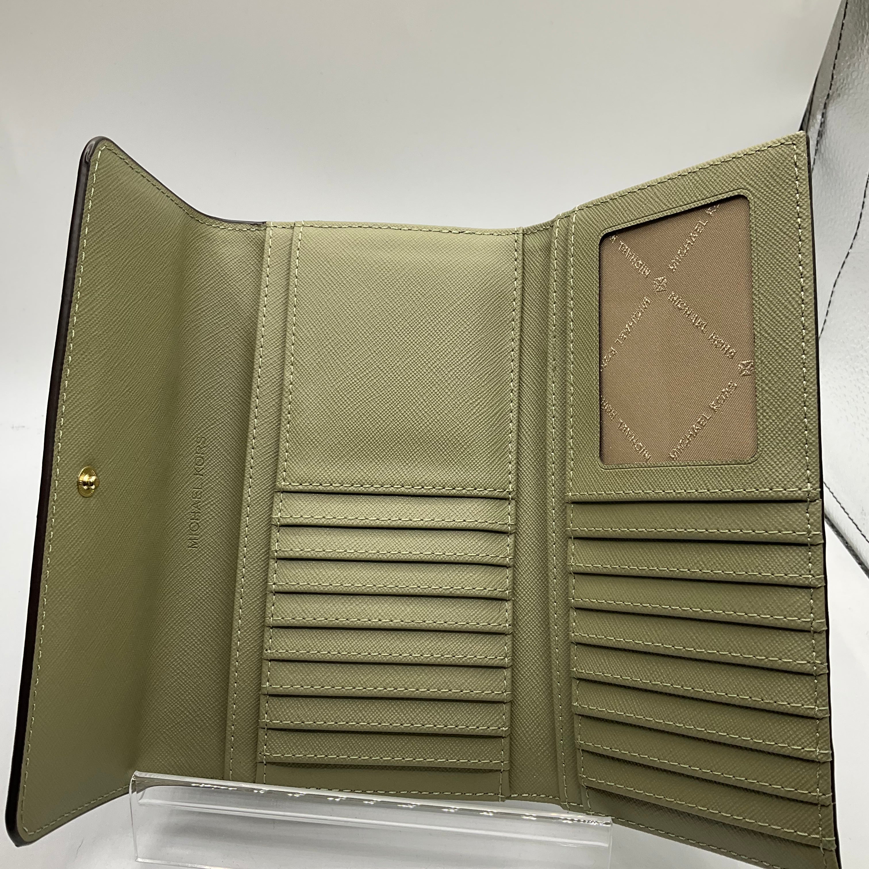 Wallet Designer By Michael Kors. Size: Large