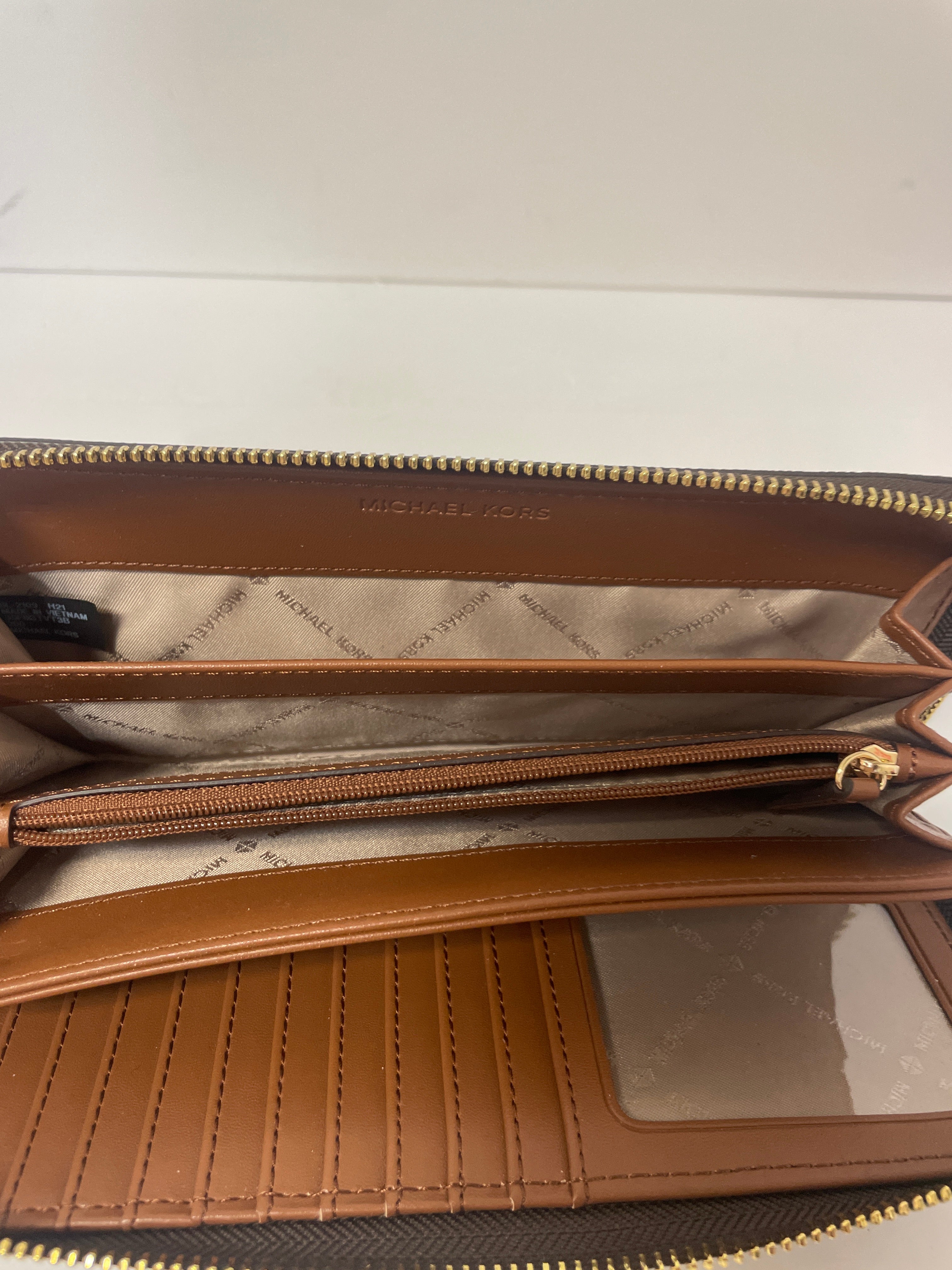 Wallet Designer Michael Kors. Size Large