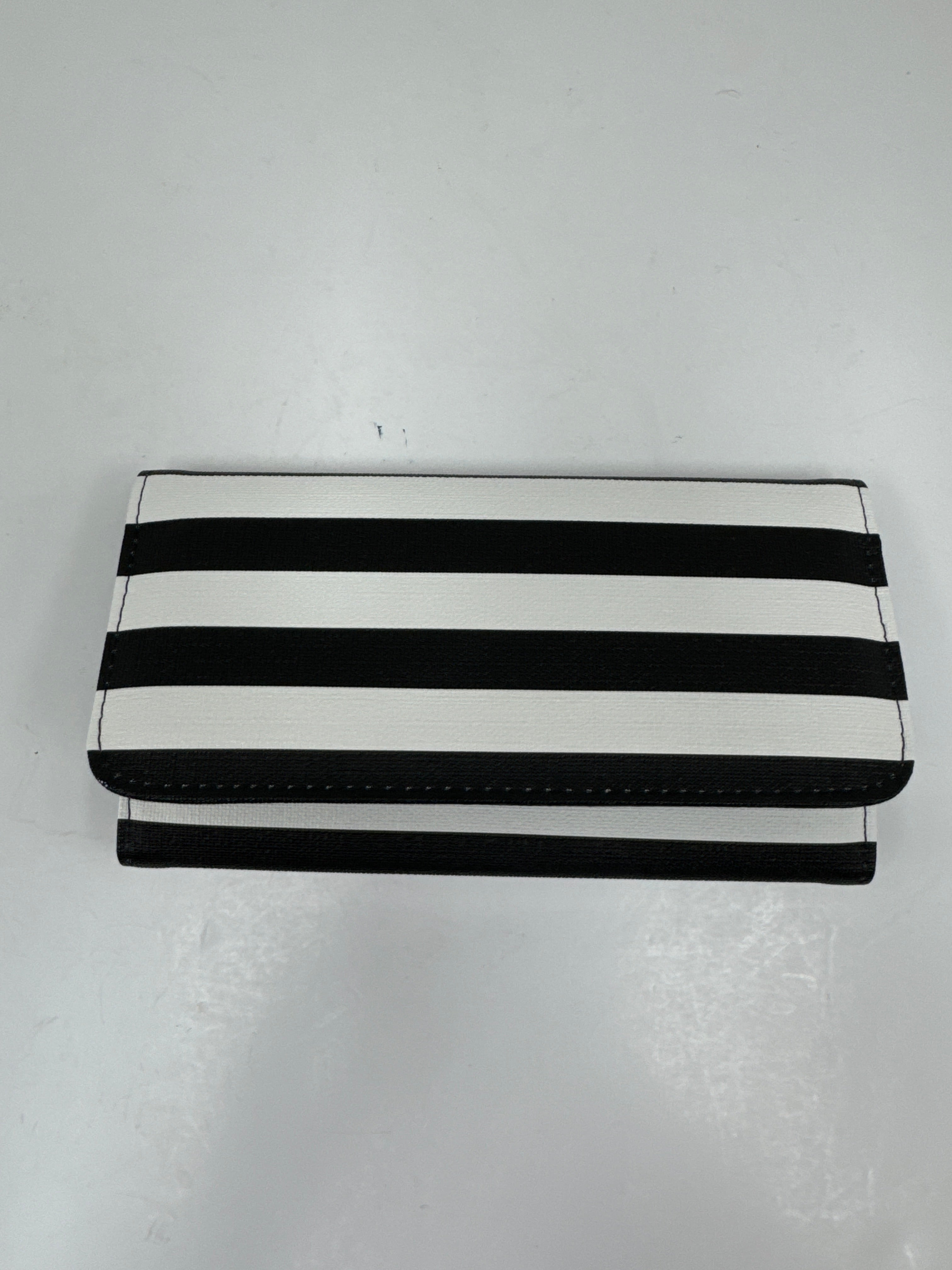 Wallet Kut. Size Large